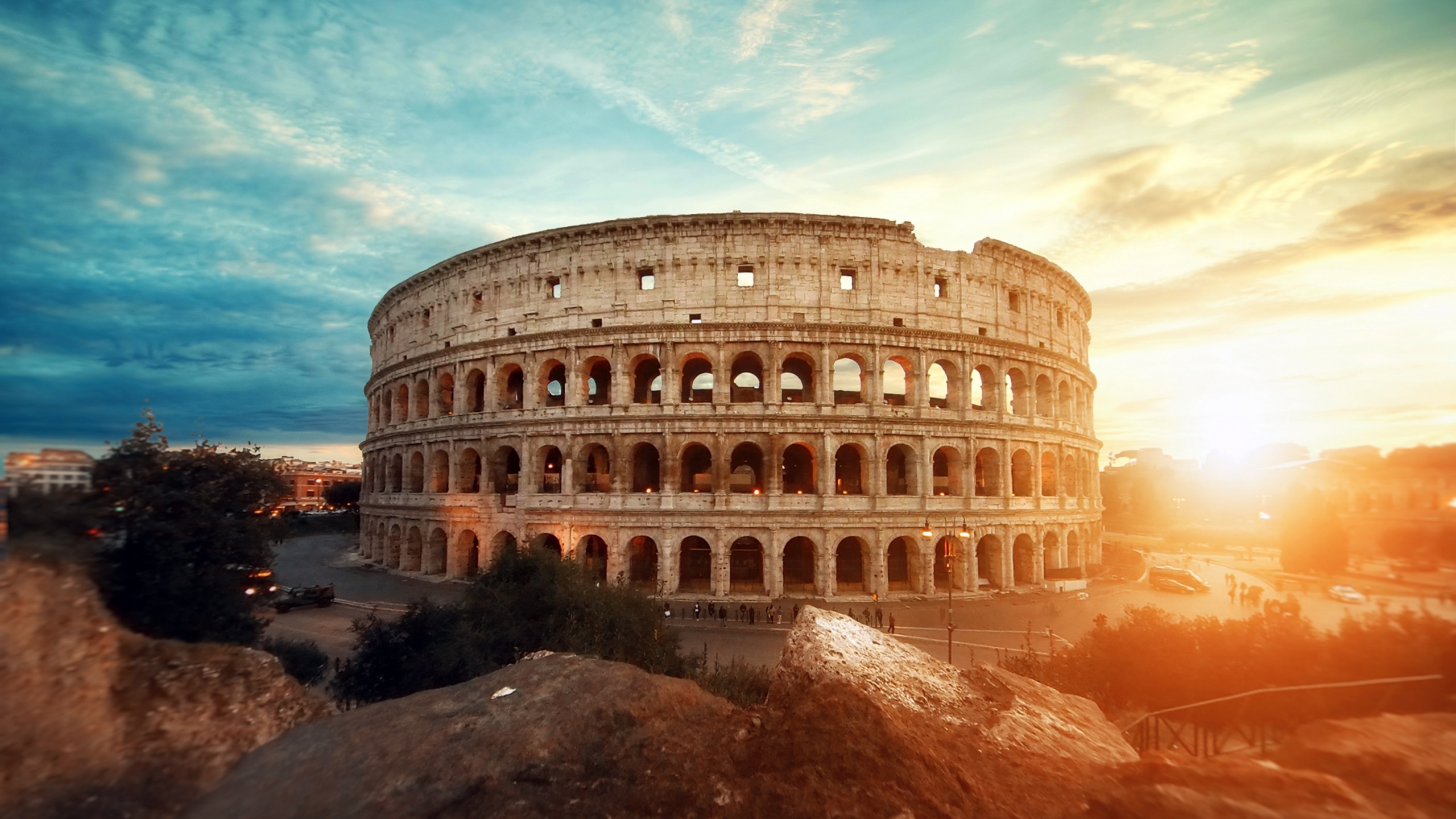 4K Colosseum wallpaper, Historical structure, Rome's pride, Incredible heritage, 2560x1440 HD Desktop