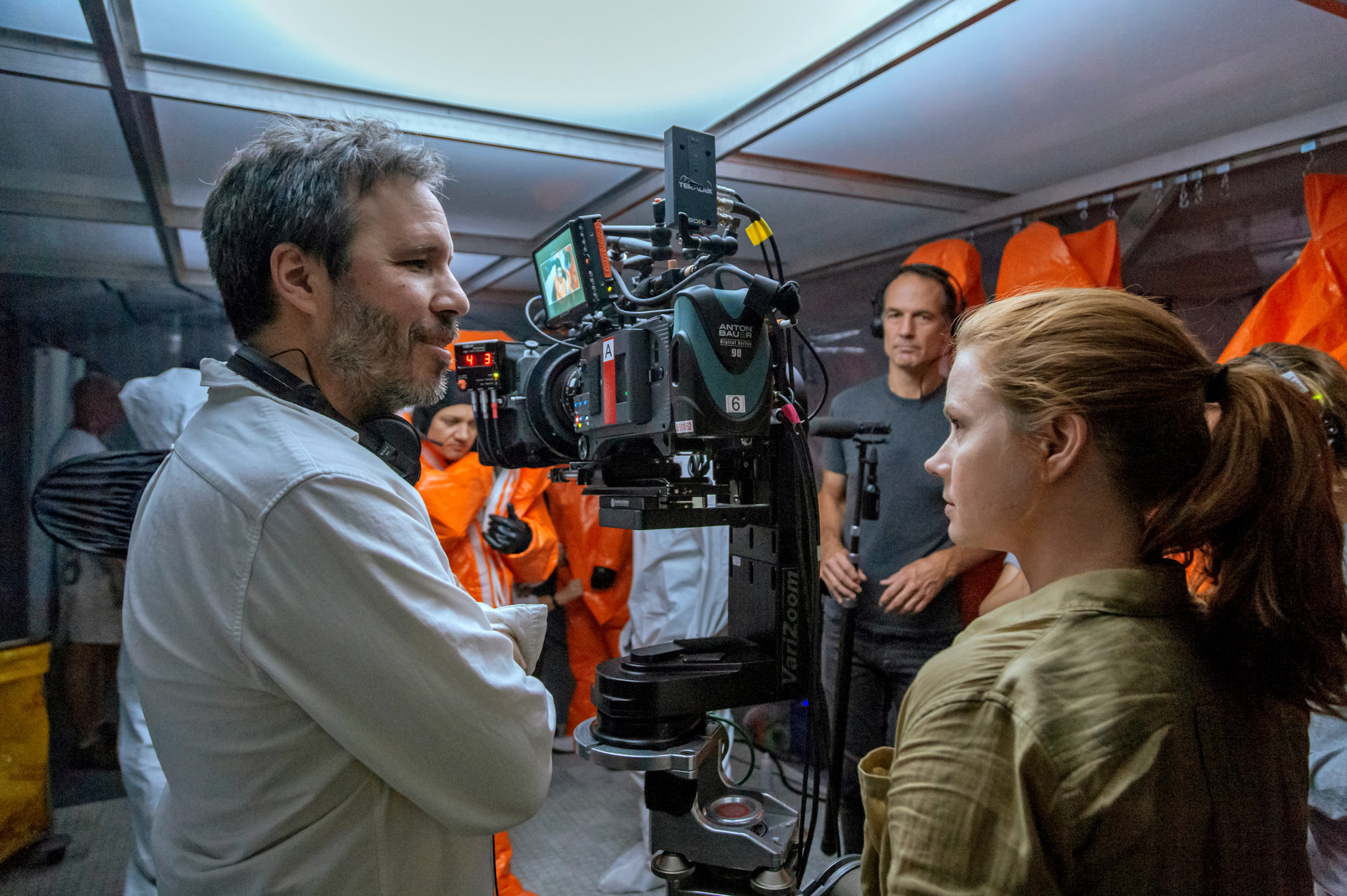 Denis Villeneuve, Arrival leans, Strong heroines, New York Times, 2050x1370 HD Desktop