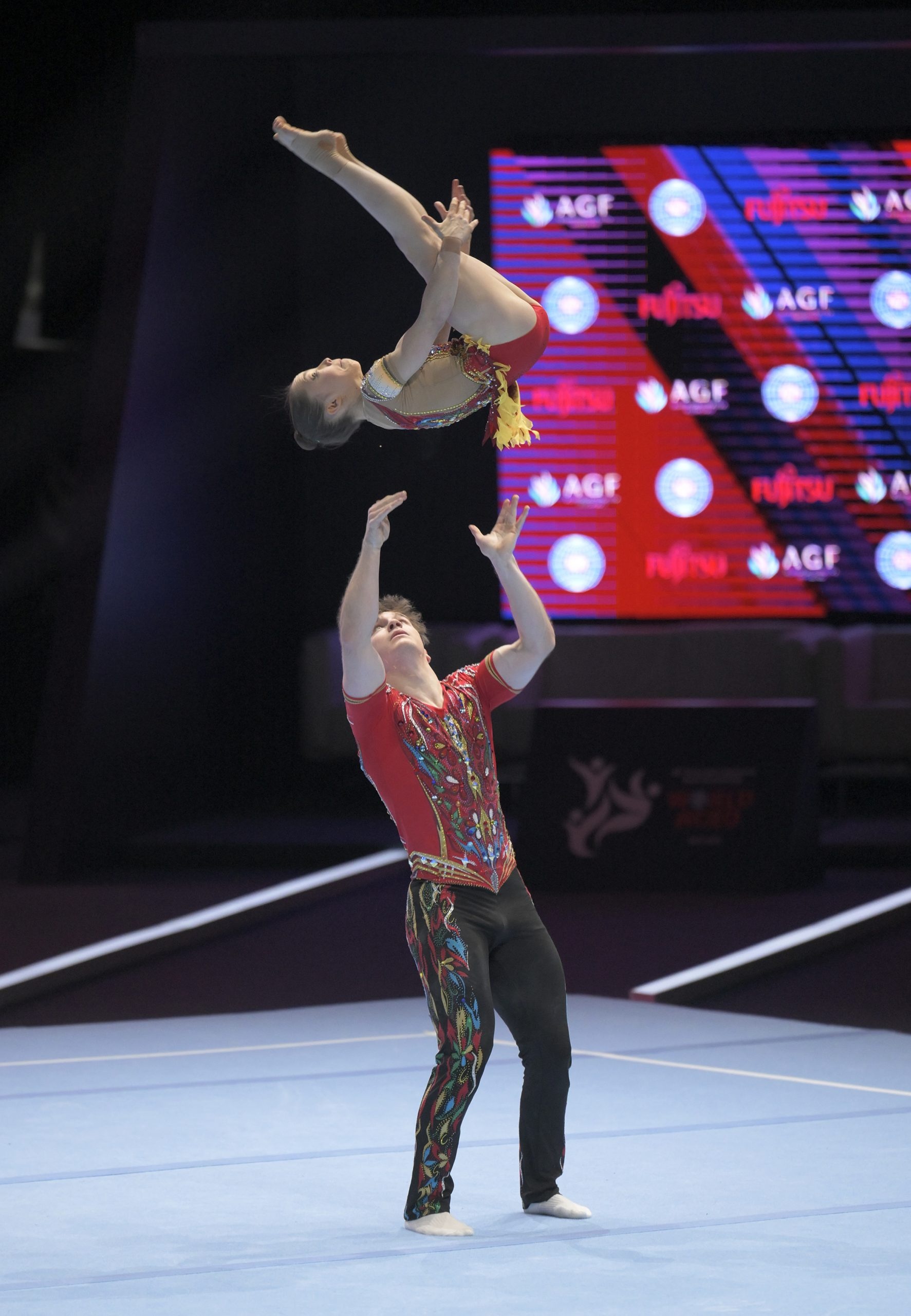 Doverbroecks student wins medals, World acrobatic gymnastics championship, Doverbroecks, 1780x2560 HD Phone