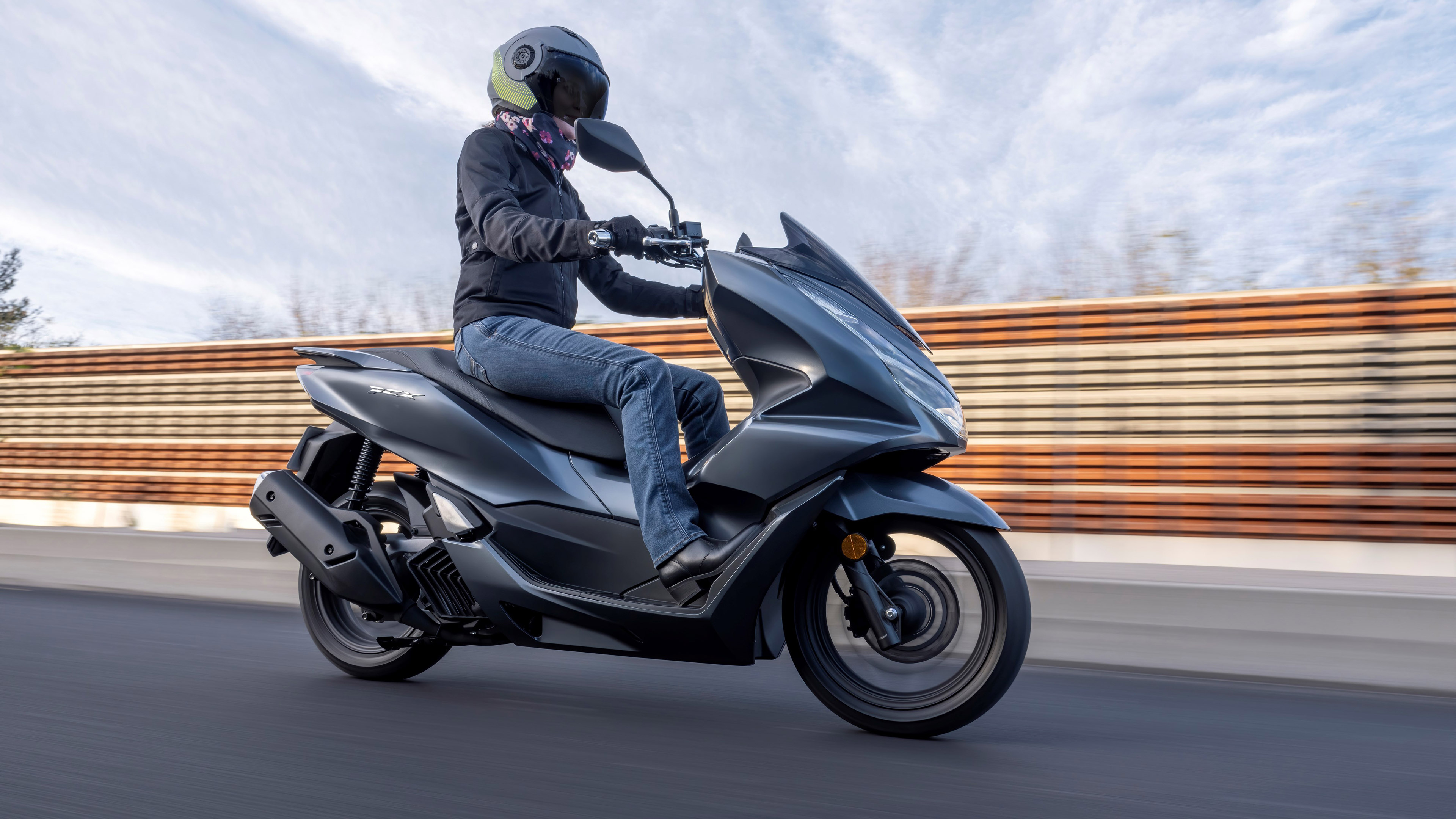 Honda PCX125, Auto adventure, Modern design, Dynamic ride, 3840x2160 4K Desktop