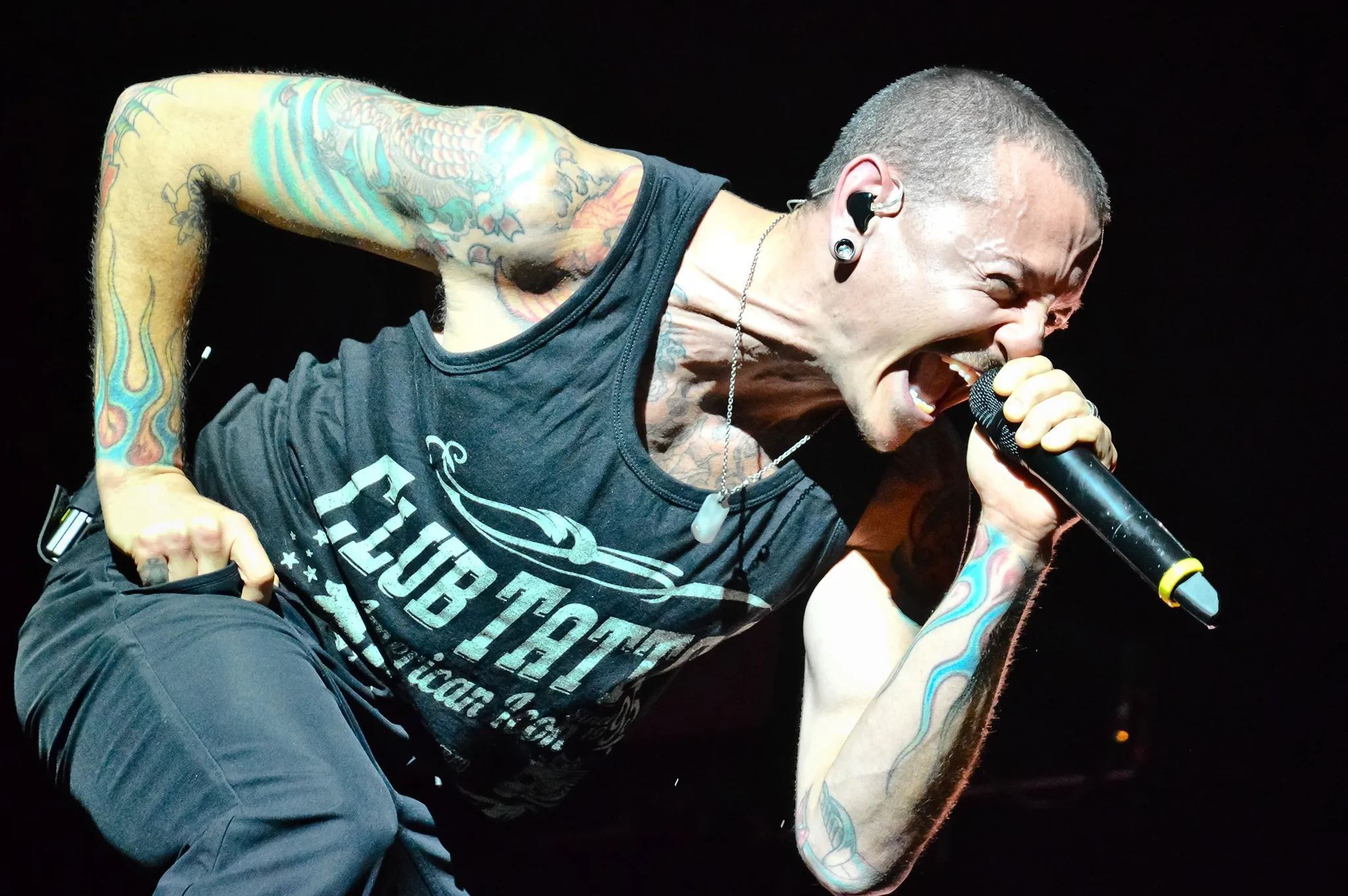 Chester Bennington, Celebs, Tragic suicide, Unseen struggles, 2050x1370 HD Desktop