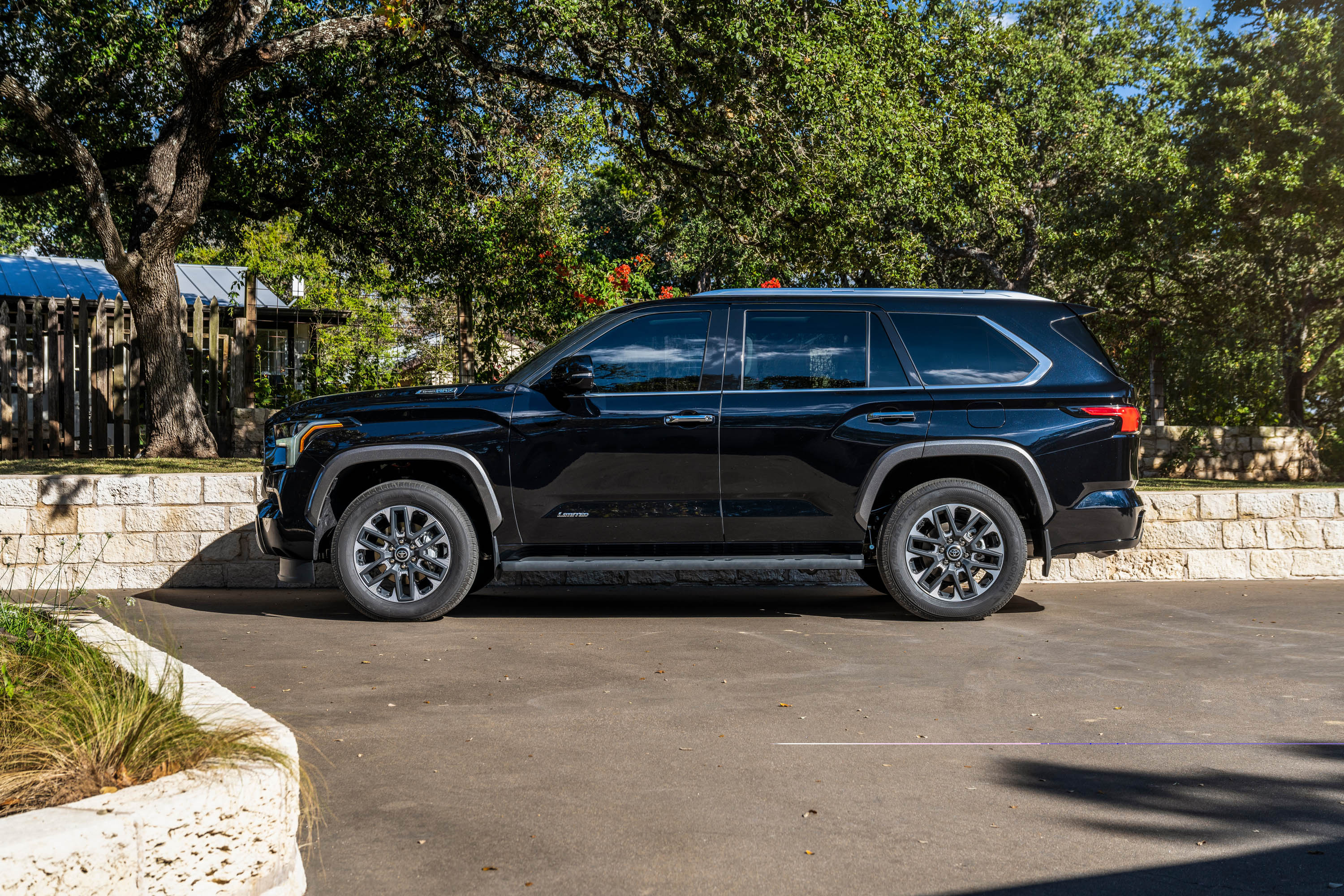 Toyota Sequoia 2023, Off-road capabilities, Spacious cabin, Rugged durability, 3000x2000 HD Desktop