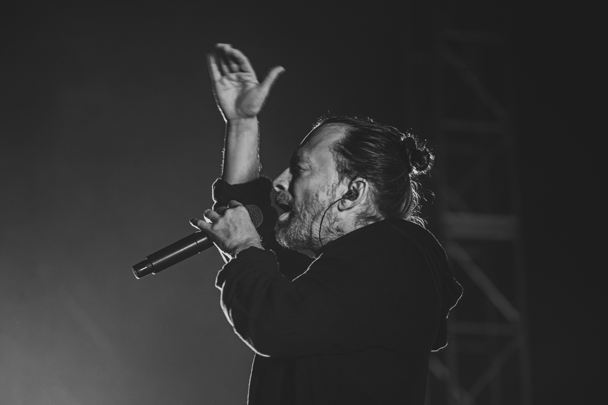 Thom Yorke, Live performance photos, The Greek Theatre, Flood magazine, 2050x1370 HD Desktop