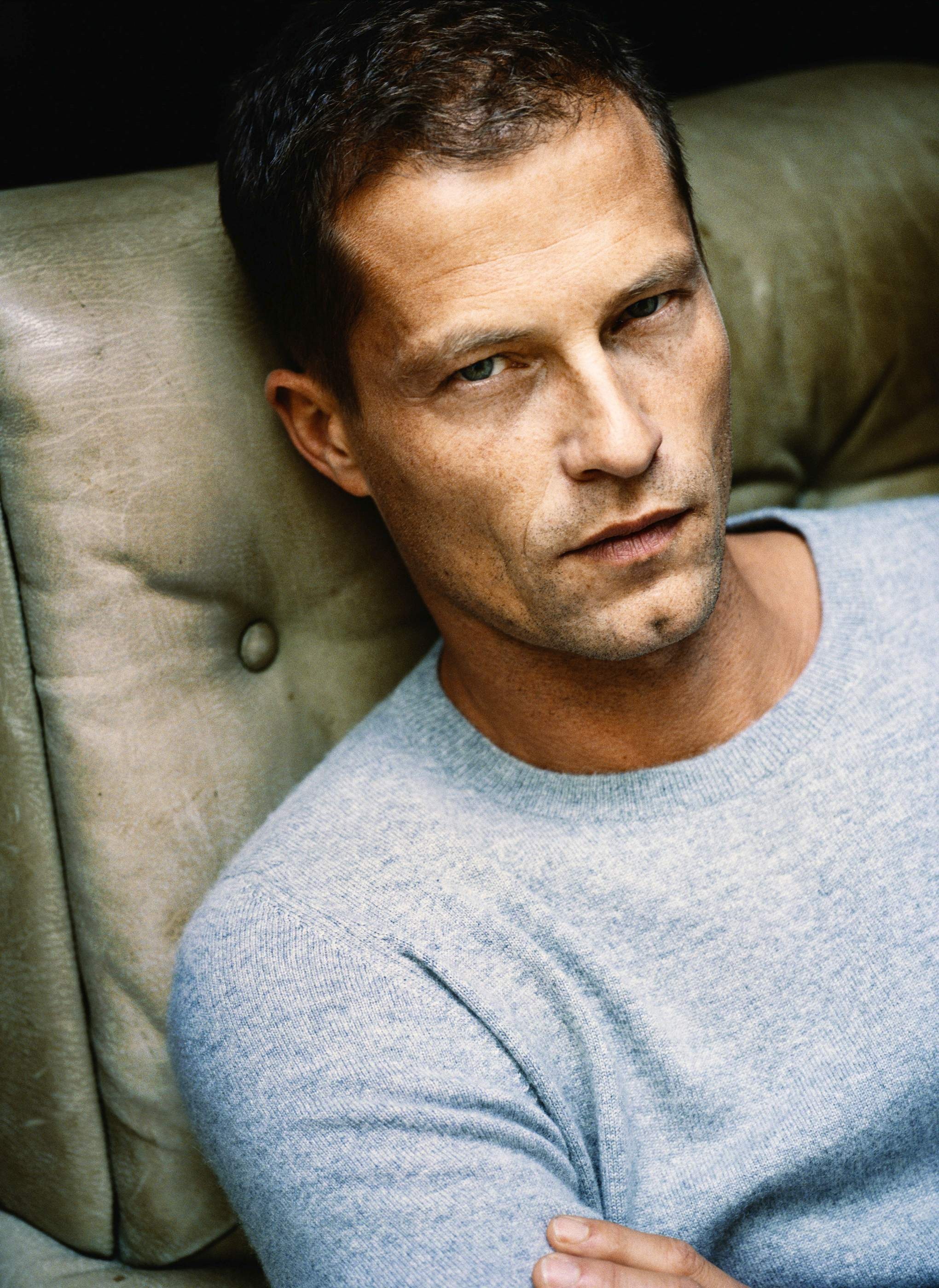 Til Schweiger, Celebrity wallpapers, Stunning photos, Admirable skills, 2040x2800 HD Phone