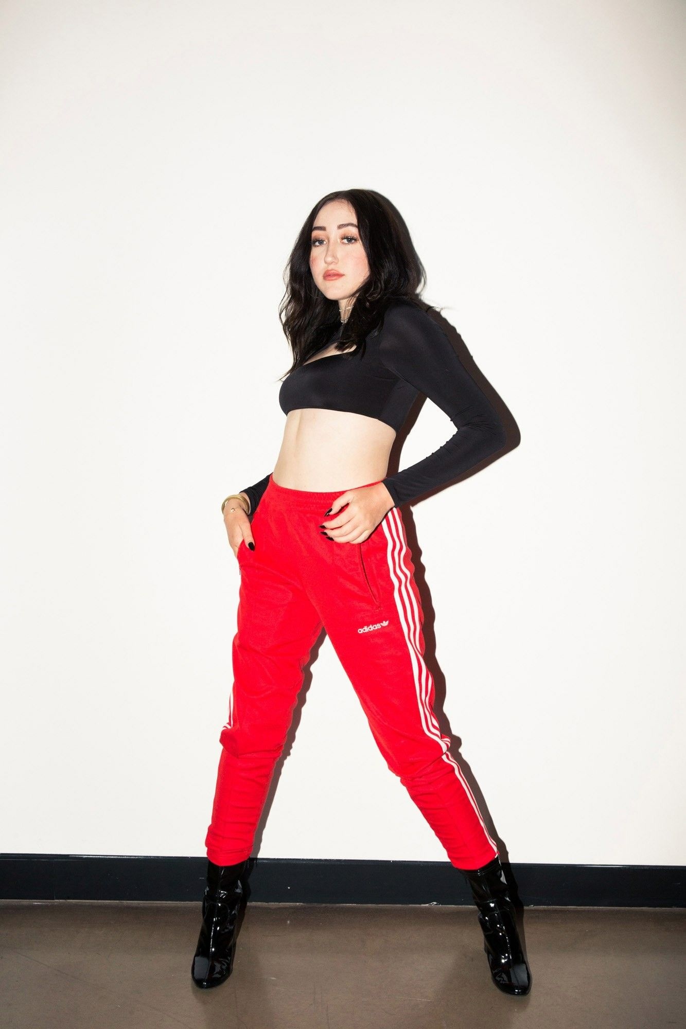 Noah Cyrus, Fashion inspiration, Beautiful singers, Celebrity style, 1340x2000 HD Phone