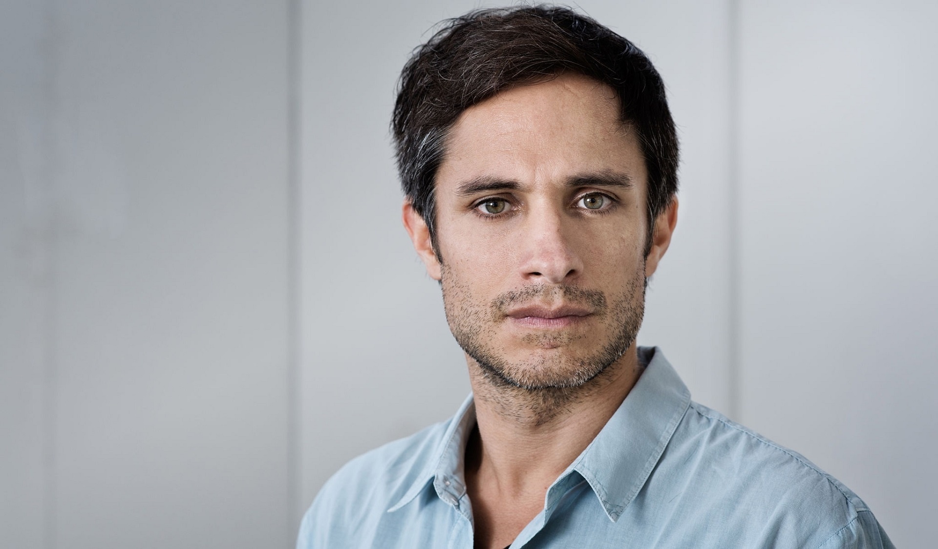 Gael Garcia Bernal, High-definition wallpaper, Striking background image, 1920x1130 HD Desktop