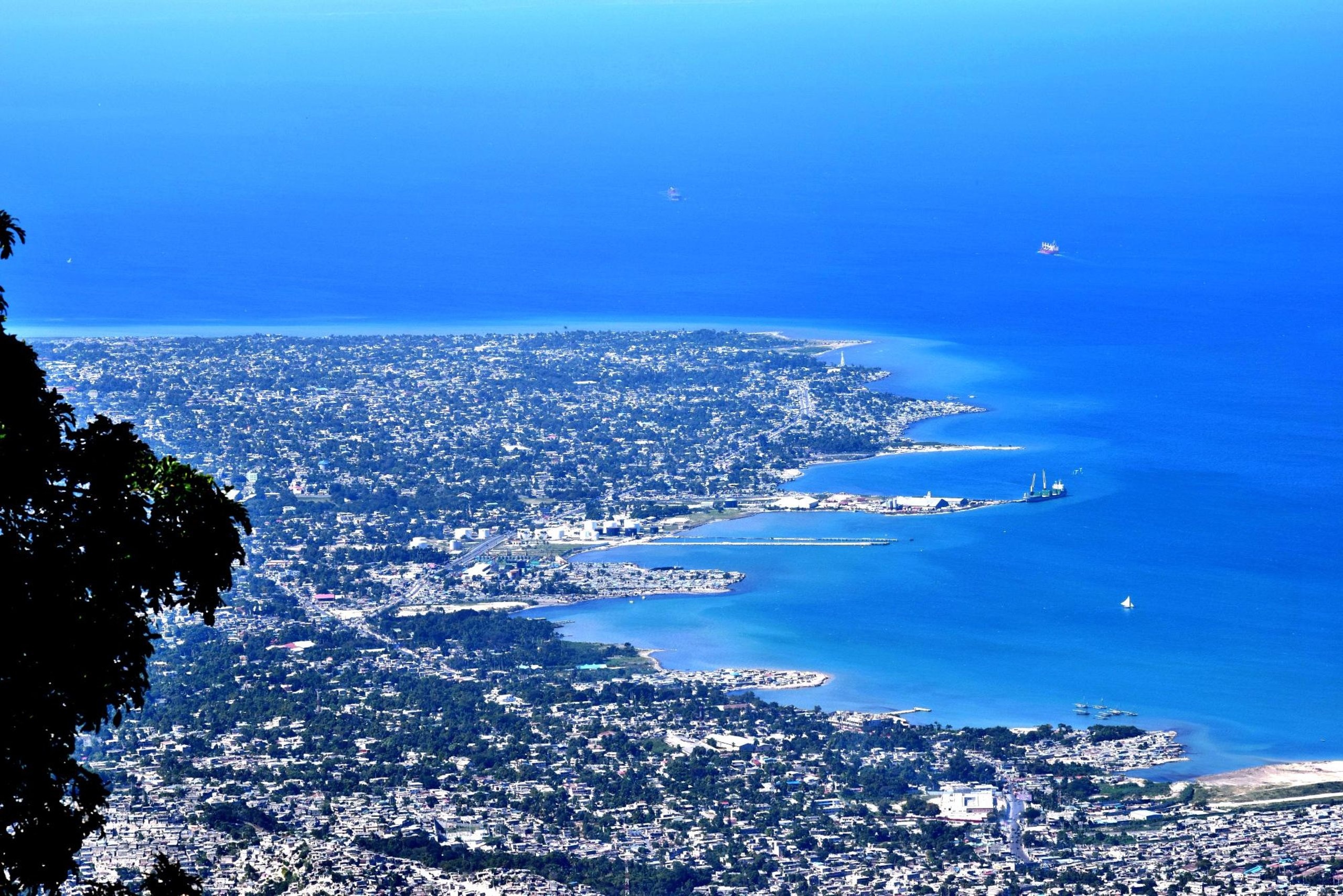 Port-au-Prince, Capital city of Haiti, Spherical video, Editorial fascination, 2560x1710 HD Desktop