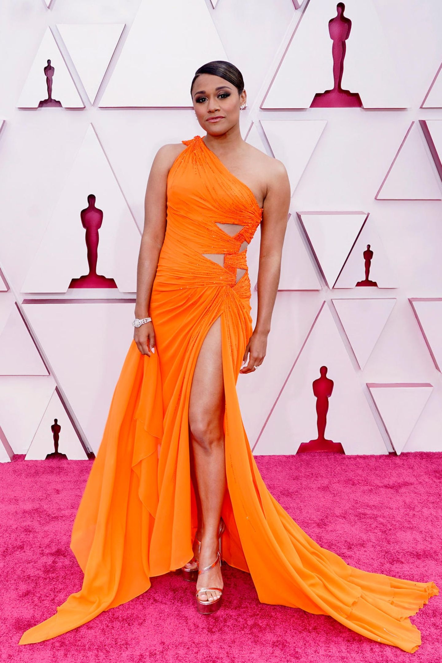 Ariana DeBose, Oscars 2021, Red Carpet, 1440x2160 HD Phone