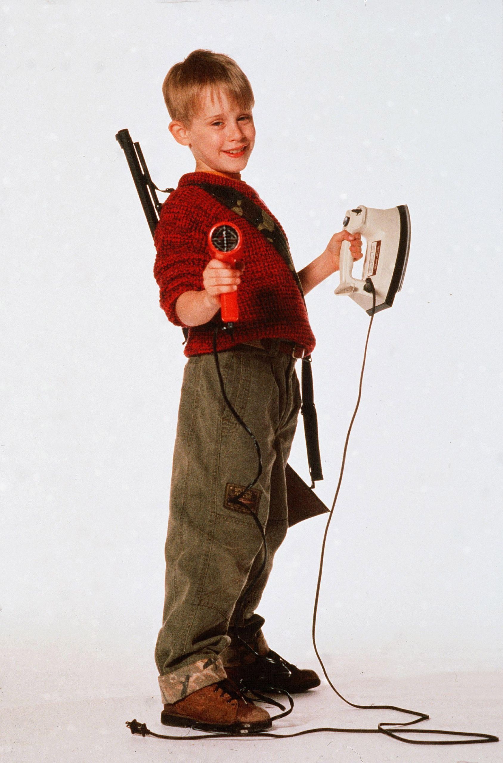 Home Alone photo, Macaulay Culkin, movie turns, Macaulay Culkin, 1690x2560 HD Phone