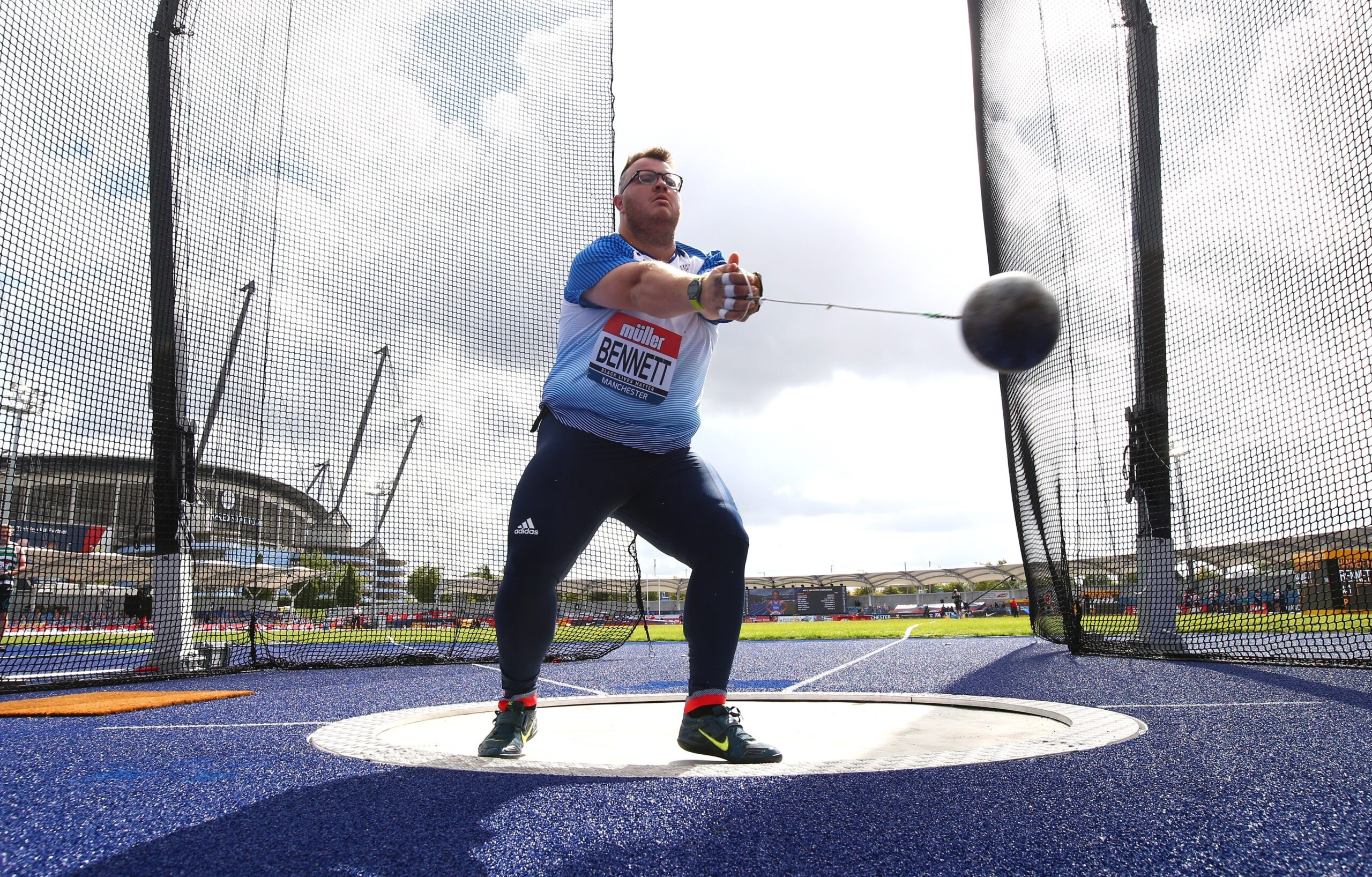 Chris Bennett, Hammer Throw Wallpaper, 2560x1640 HD Desktop