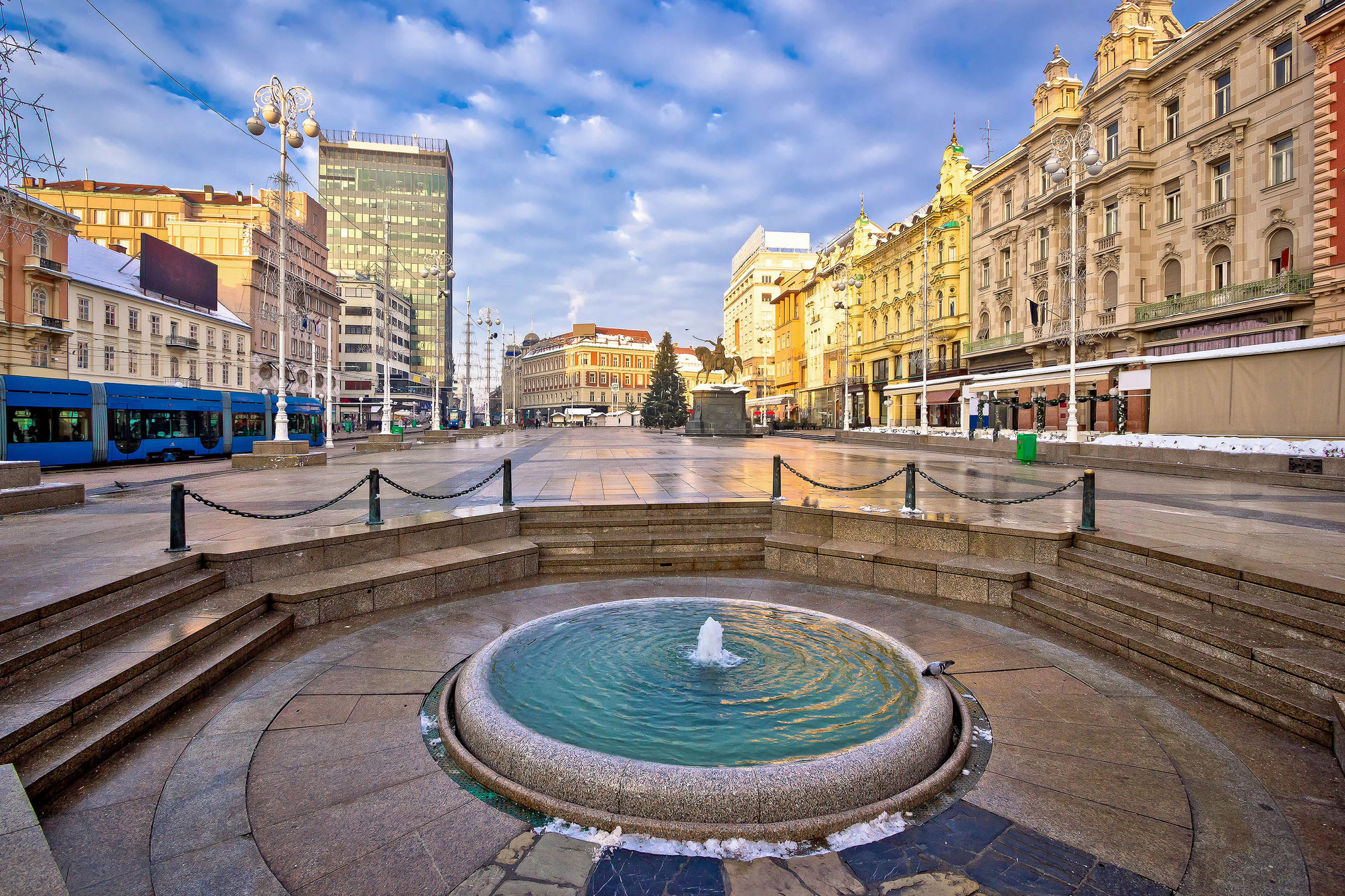 Ban Jelai Square, Zagreb city center, Croatian history, Frank's Travelbox, 2600x1740 HD Desktop