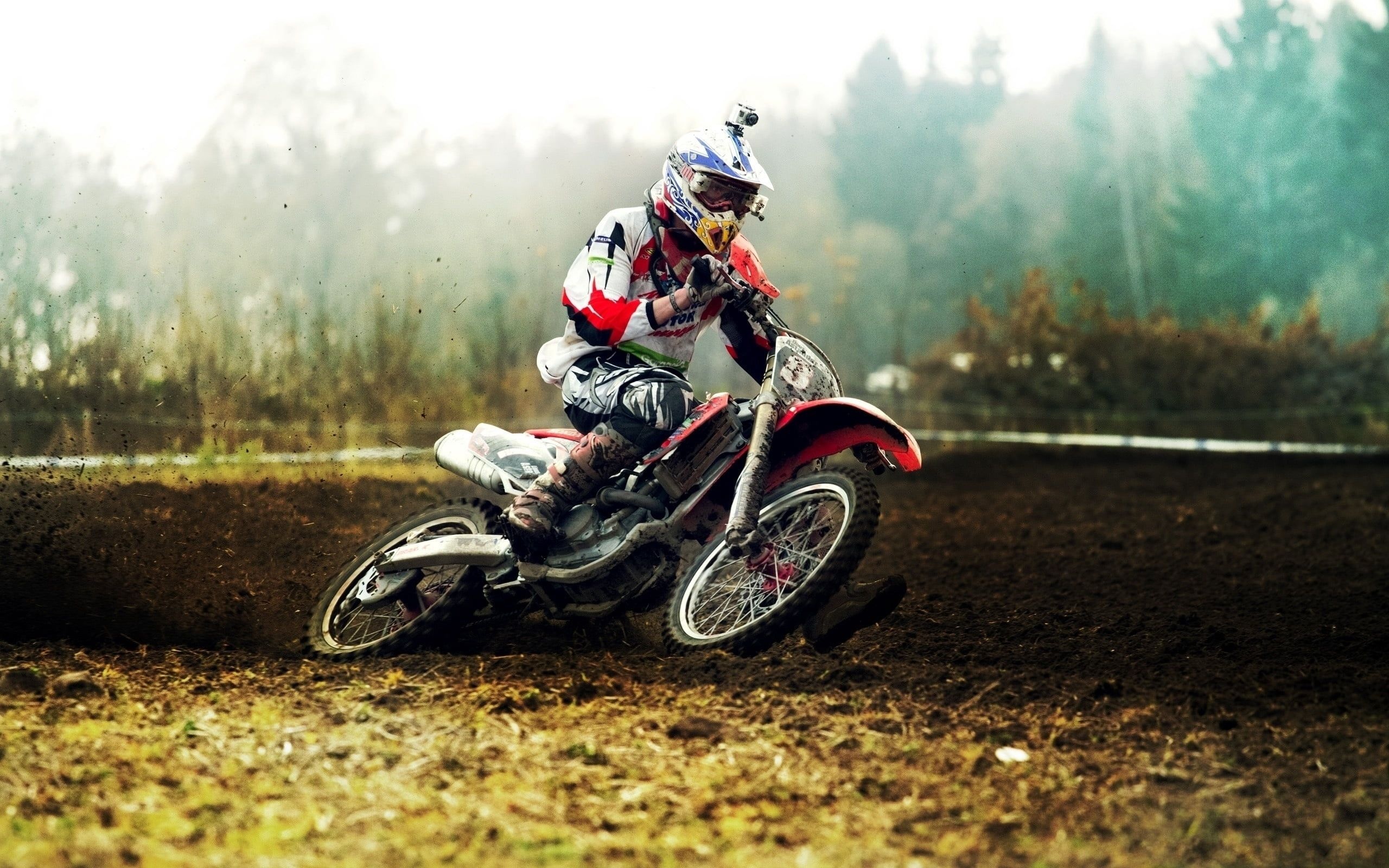 Red and white dirt bike, Sand racing, Thrilling motocross, Off-road adventure, 2560x1600 HD Desktop