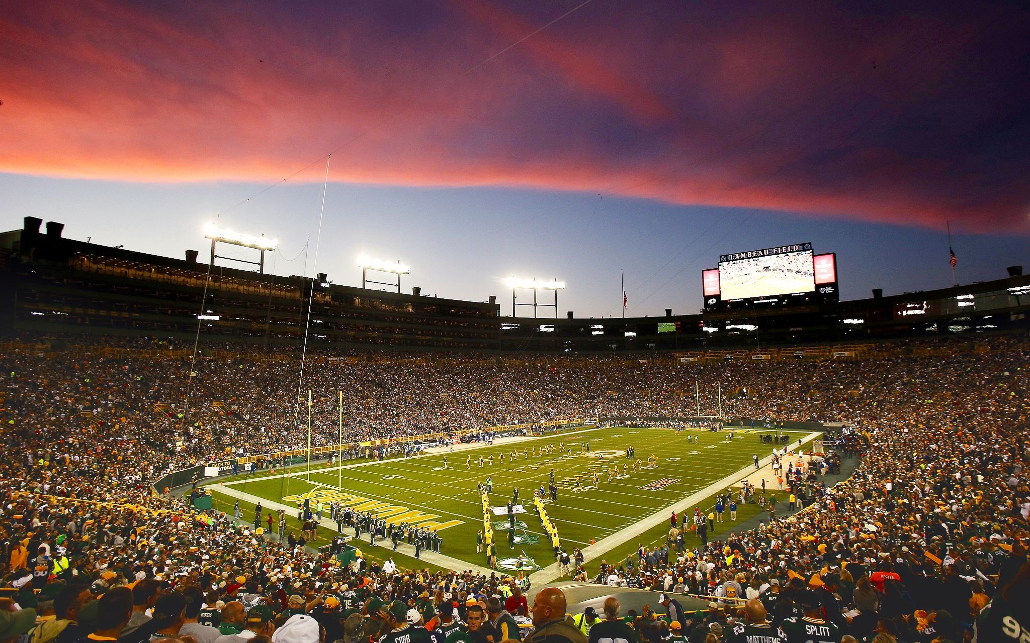 Green Bay, Wisconsin, Lambeau Field, Iconic football background, 2050x1280 HD Desktop