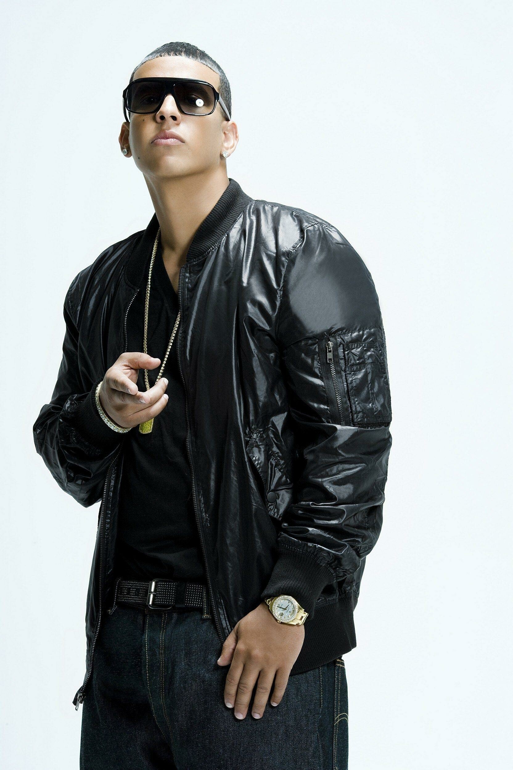 Daddy Yankee, Versatile artist, Dynamic stage presence, Music inspiration, 1670x2500 HD Phone