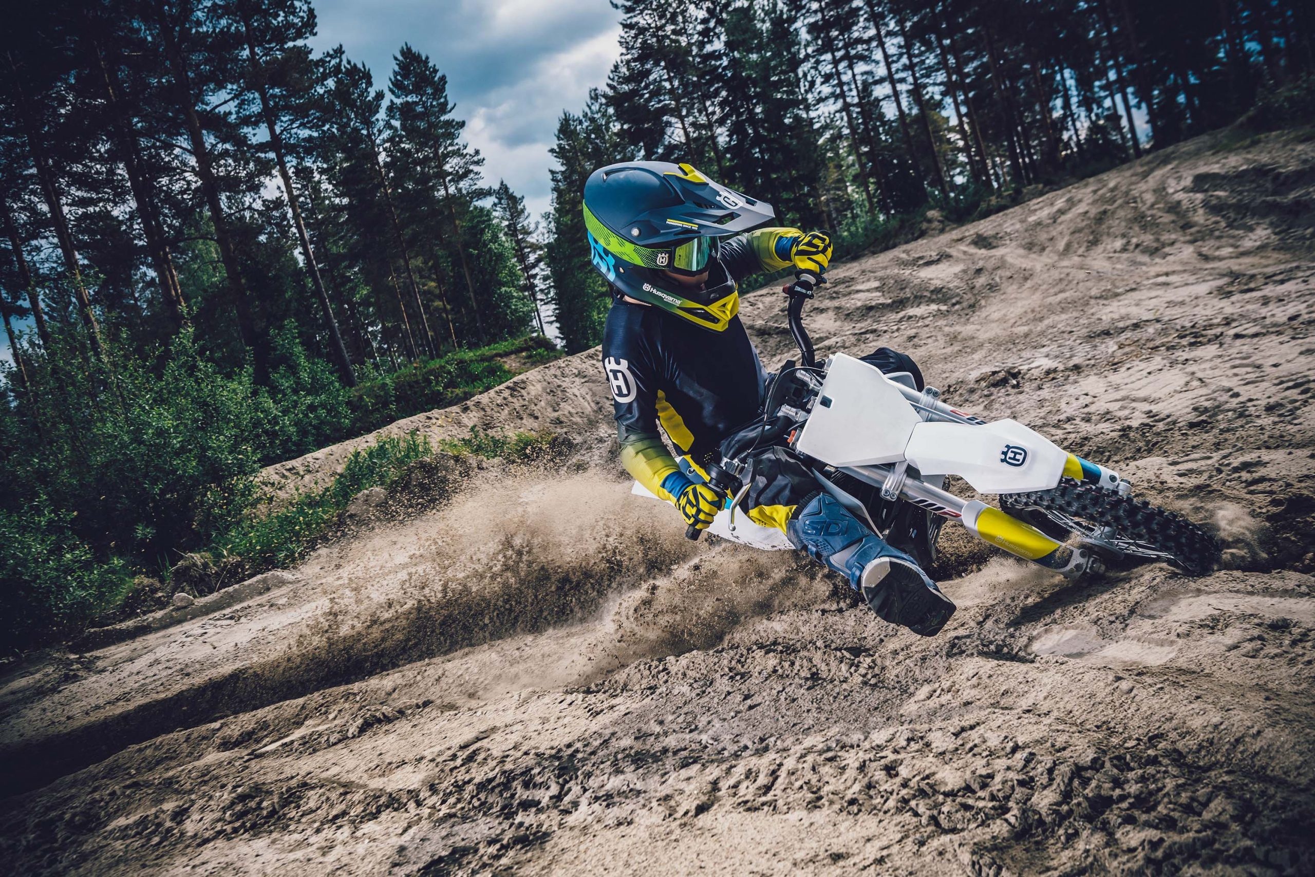 Husqvarna EE 5, Electric dirt bike, Arriving this year, Asphalt u0026 Rubber, 2560x1710 HD Desktop