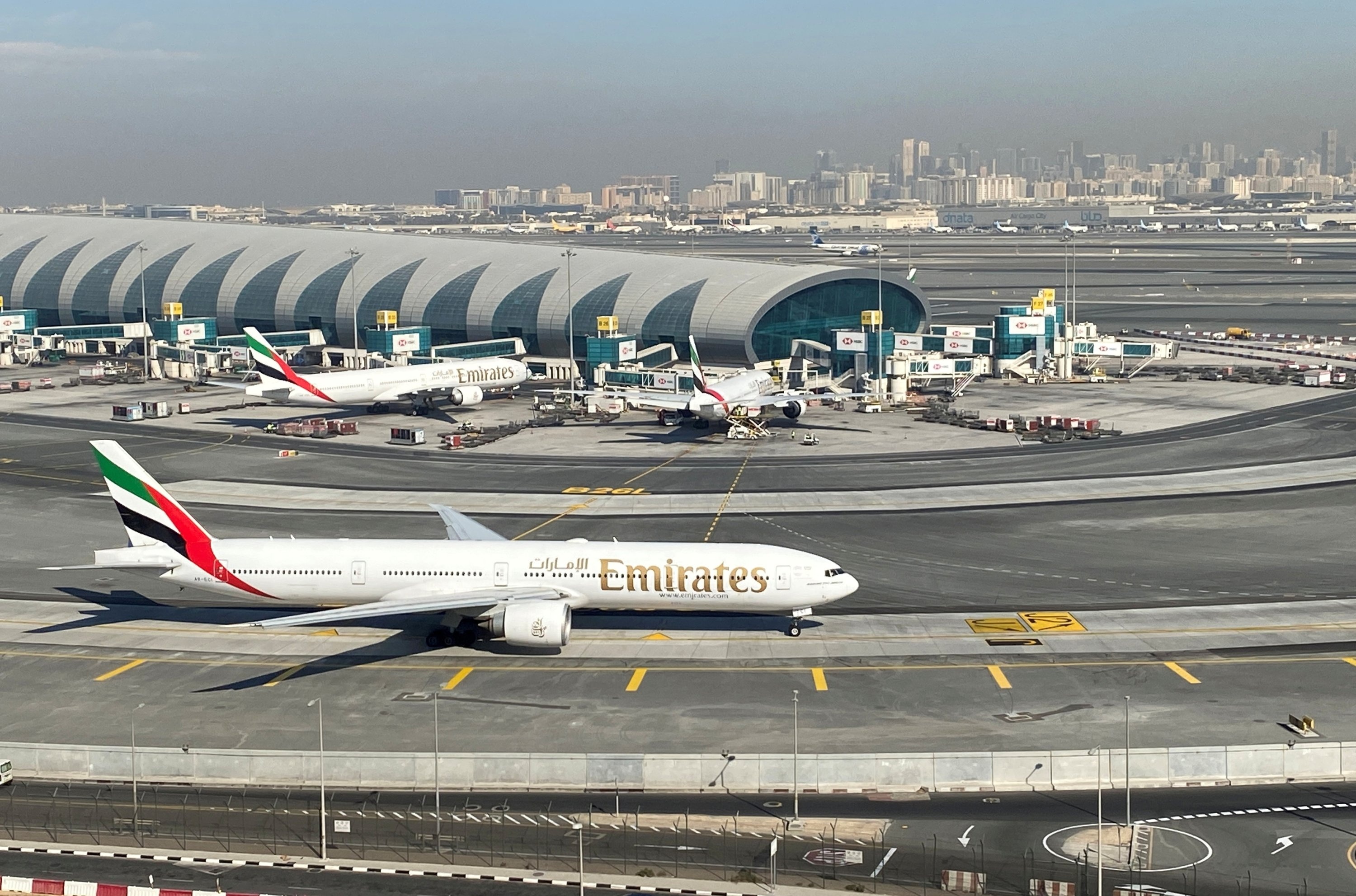 Dubai International Airport, Emirates Airline Wallpaper, 3000x1990 HD Desktop