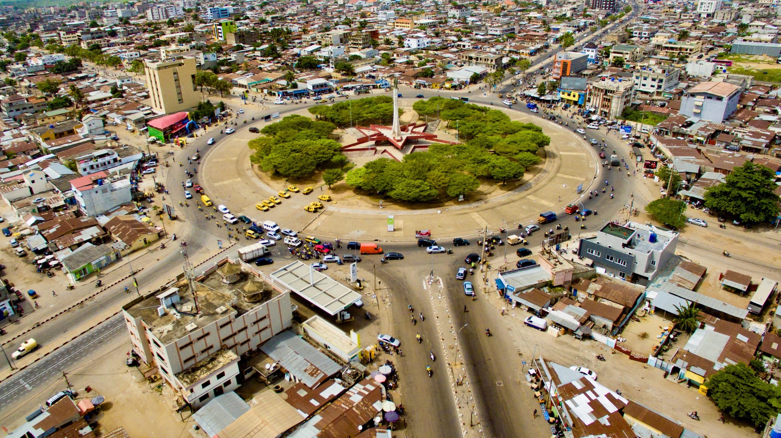 Benin's economy, Eurobonds success, GDP growth, Economic achievement, 2560x1440 HD Desktop