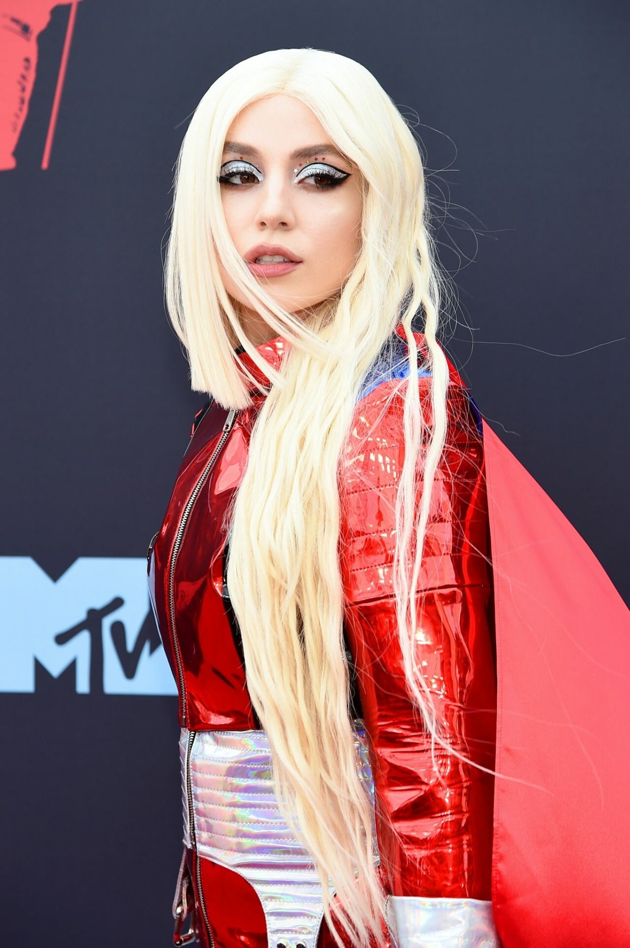 MTV VMA 2019, Ava Max Wallpaper, 1280x1930 HD Phone