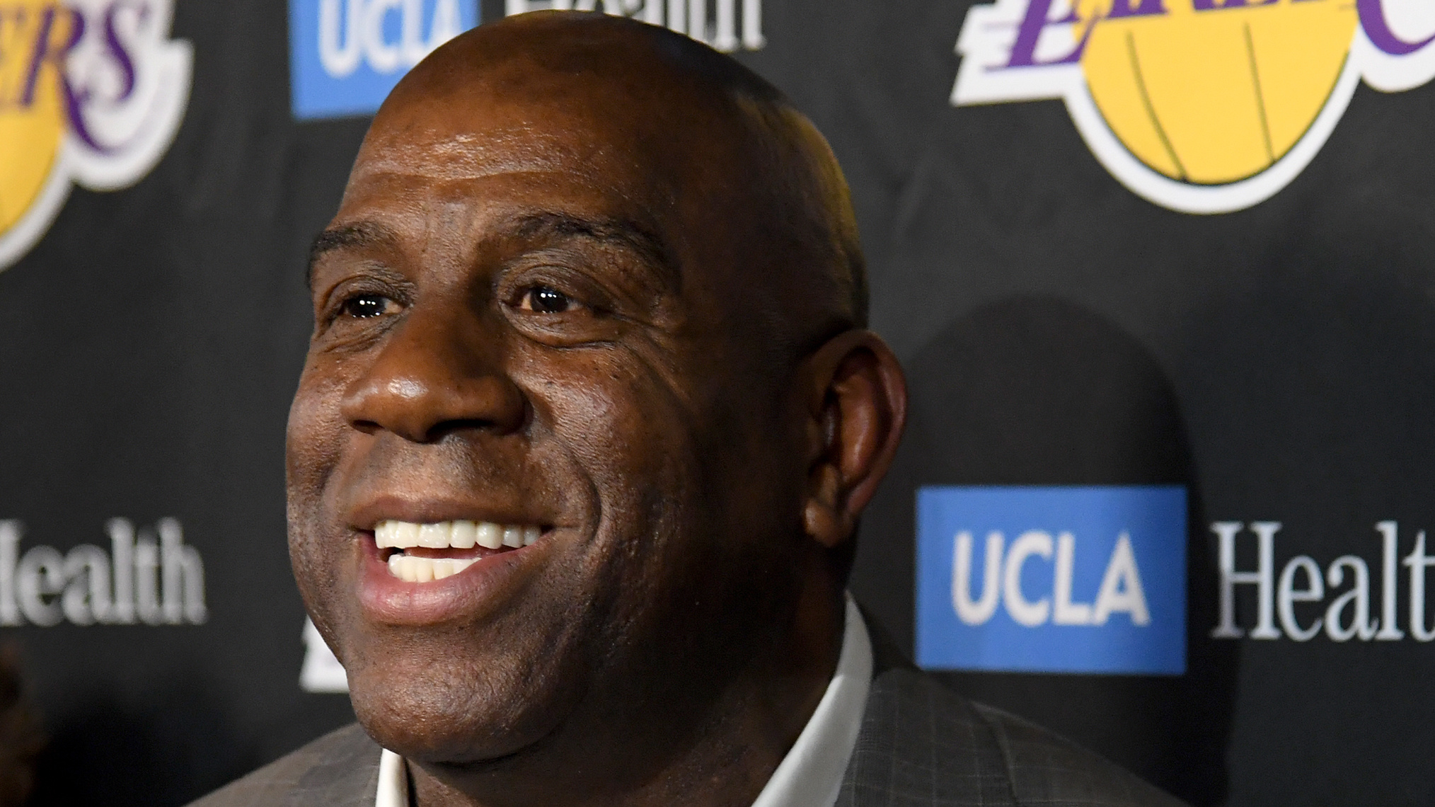 Magic Johnson, Sports, HBO Lakers series, Watching, 2030x1140 HD Desktop