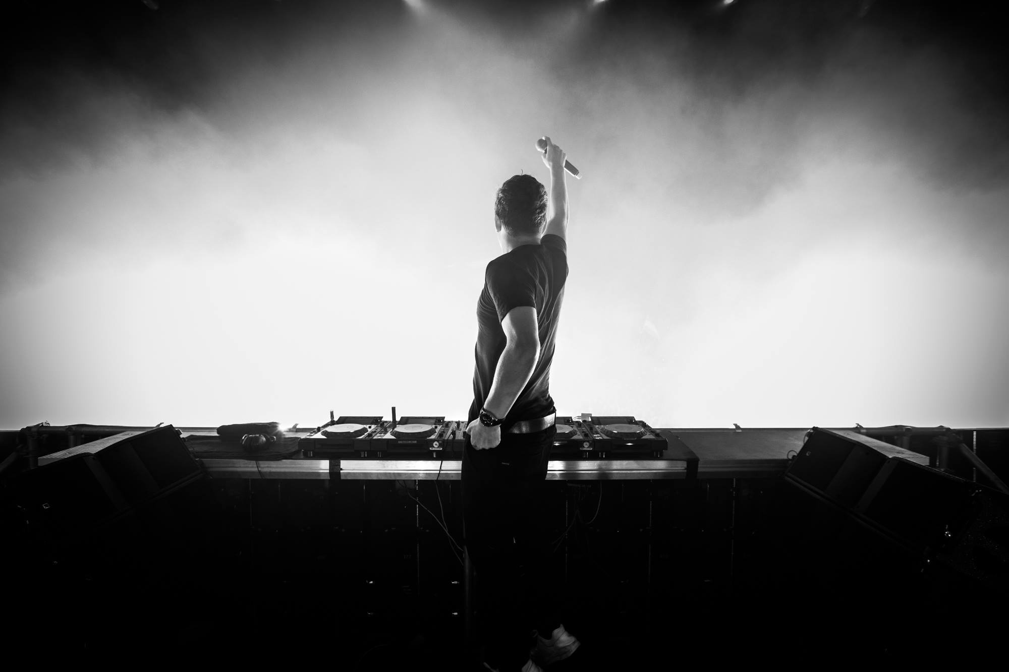 Martin Garrix, Monochrome style, Black and white, Stylish persona, 2000x1340 HD Desktop