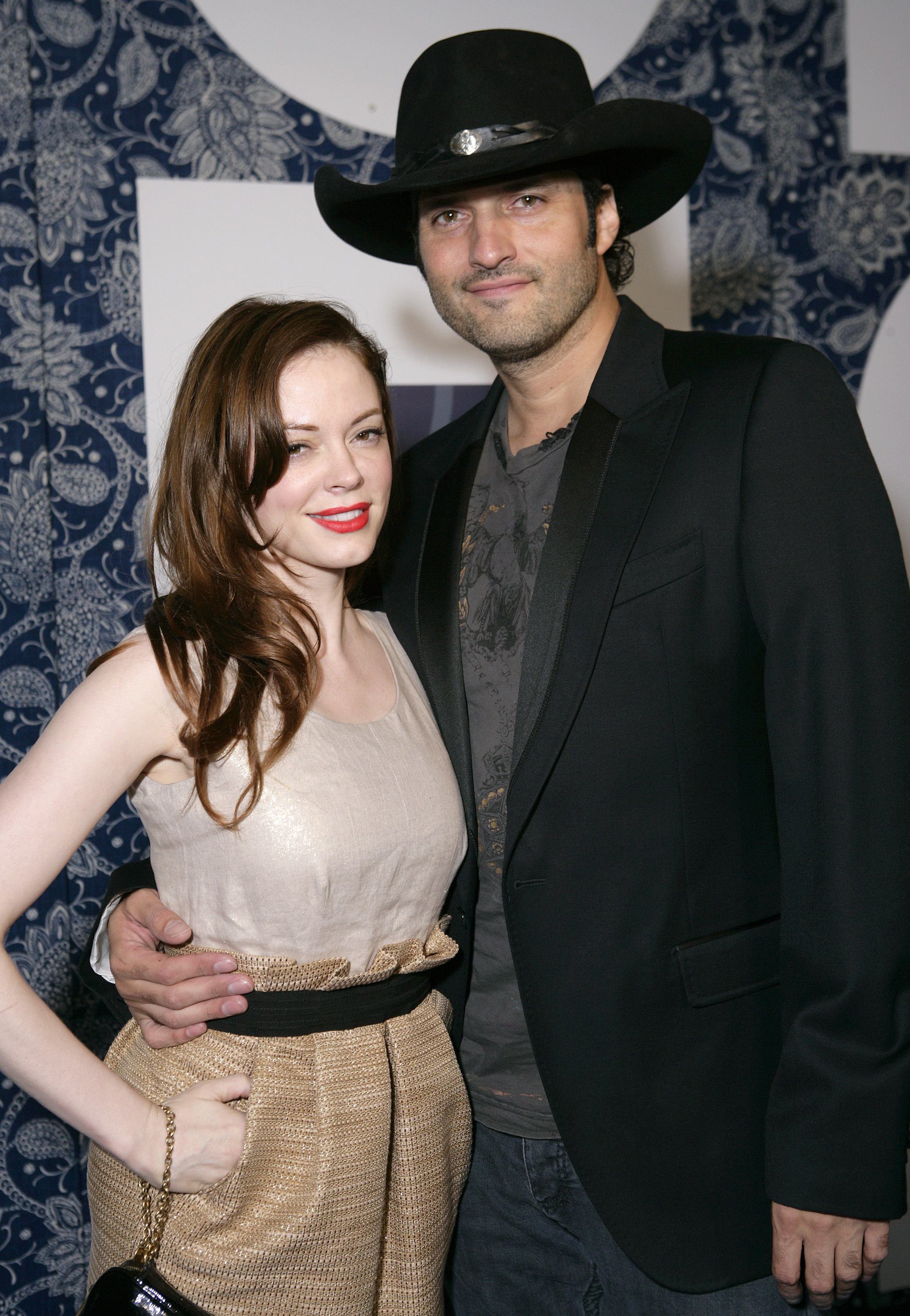 Robert Rodriguez, Rose McGowan, Engagement, Access Online, 2080x3000 HD Phone