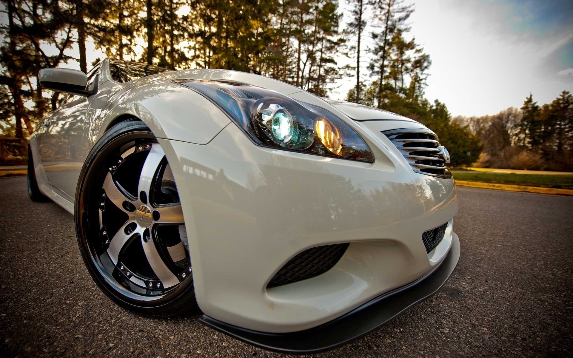 Close-Up, Infiniti G37 Wallpaper, 1920x1200 HD Desktop