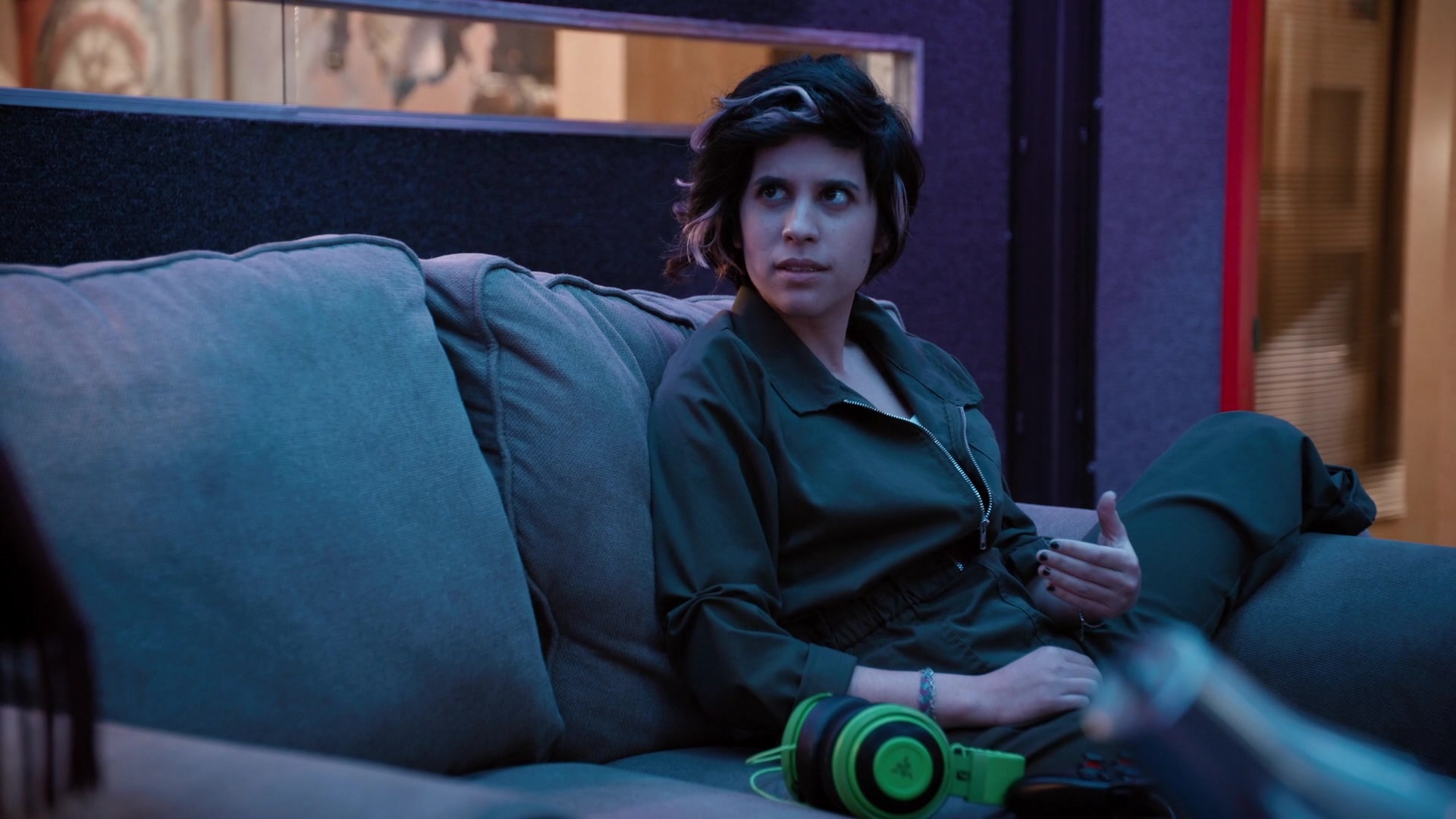 Mythic Quest: Raven's Banquet, Razer gaming headset, Ashly Burch as Rachel, Episode 4, 1920x1080 Full HD Desktop