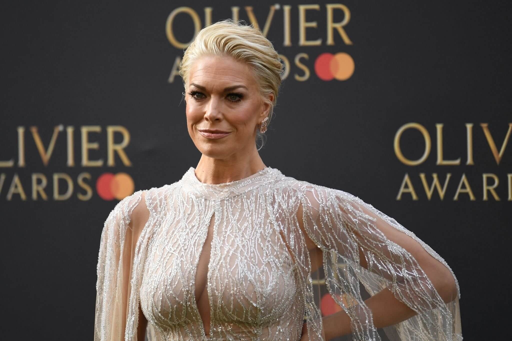 Hannah Waddingham, Olivier Awards 2022, Gorgeous red carpet look, Magarila spotlight, 2050x1370 HD Desktop