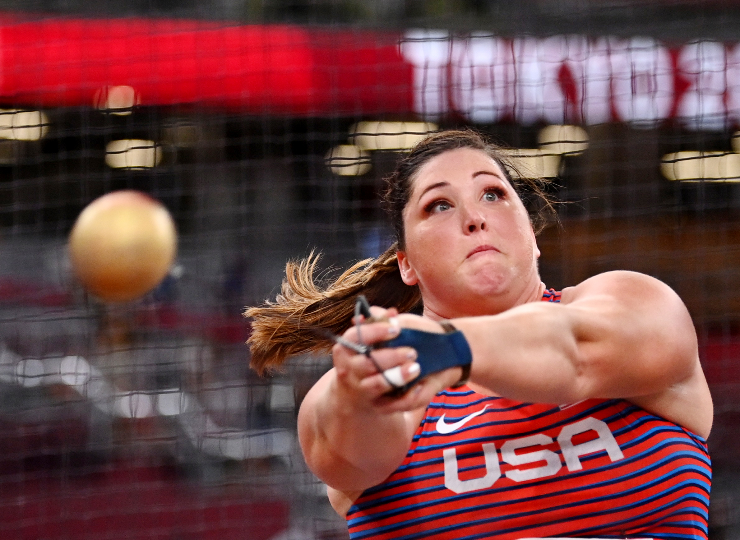 DeAnna Price, Hammer Throw Wallpaper, 2380x1740 HD Desktop