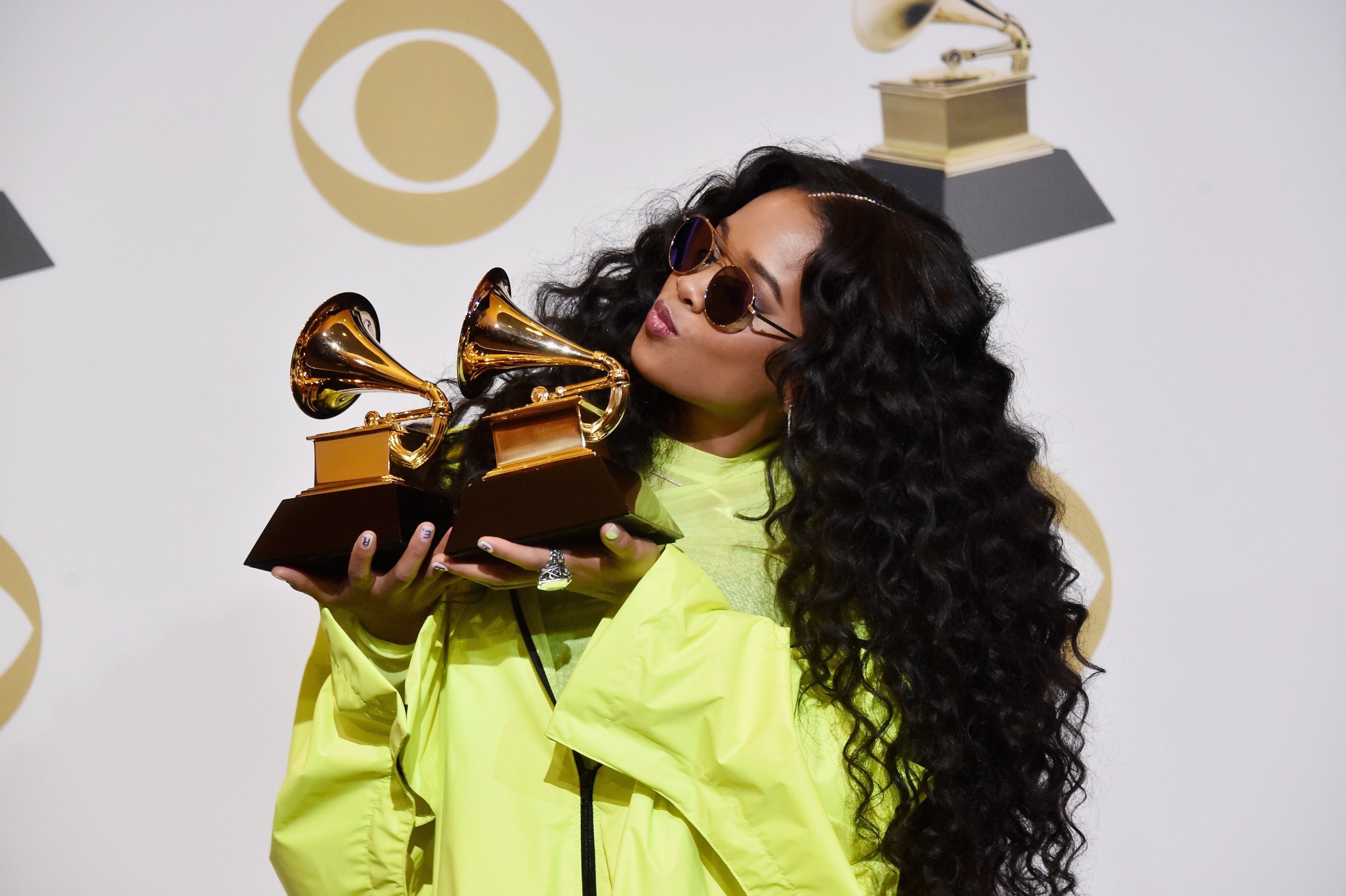 H. E. R's true identity, Gabi Wilson transformation, Grammy winner, Album of the Year nomination, 2500x1670 HD Desktop