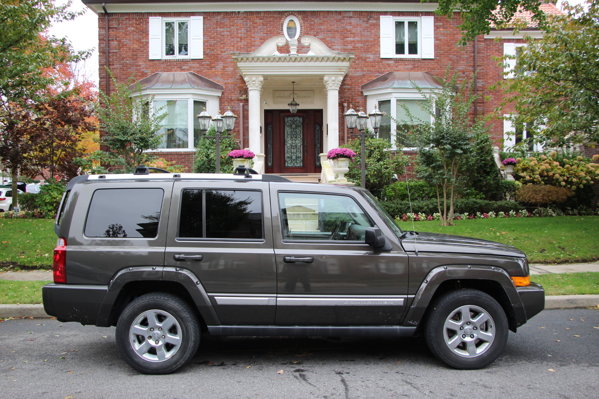 Jeep Commander, XK specifications, Impressive features, Commanding presence, 1920x1280 HD Desktop