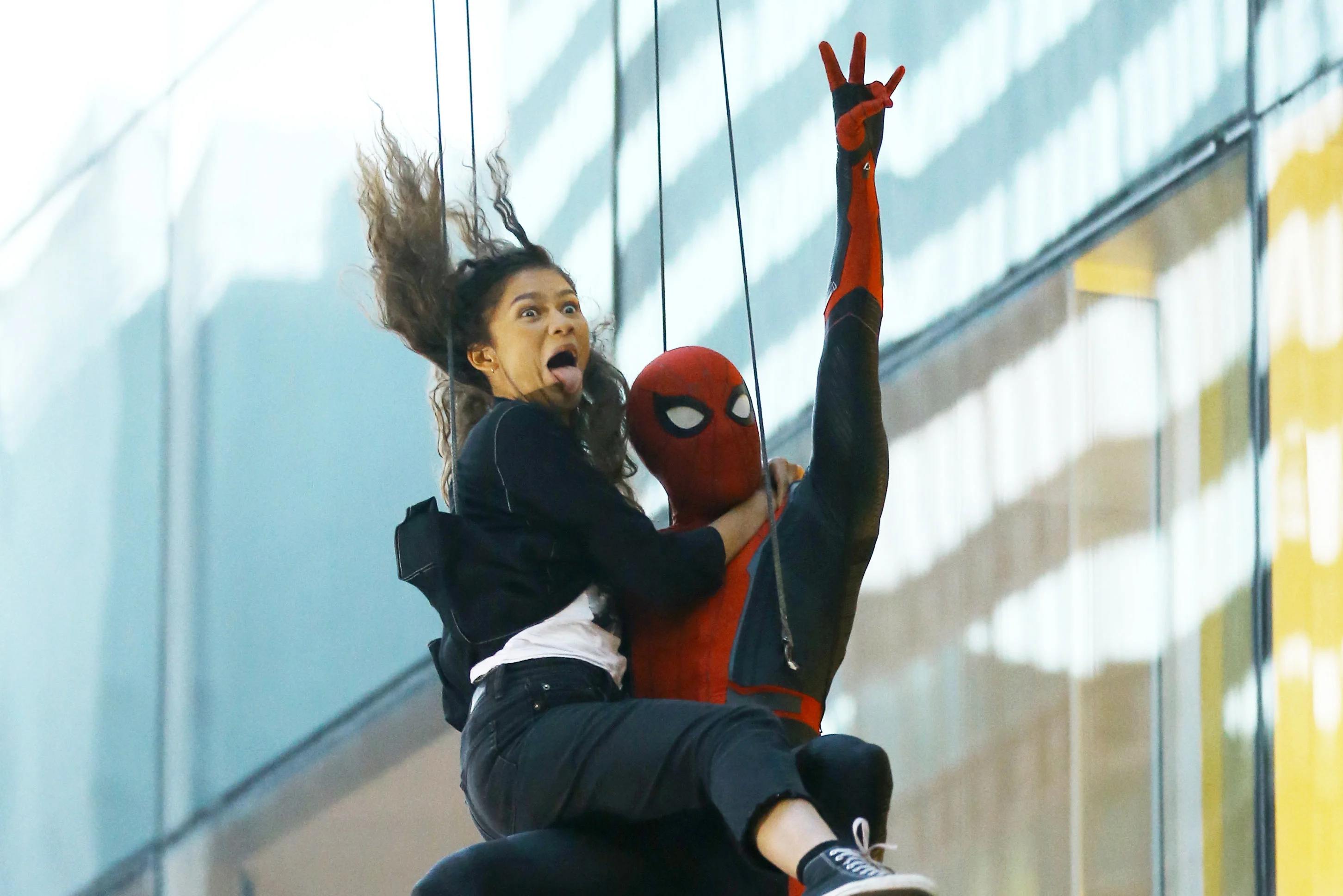 Zendaya, Own stunts, Spider-Man, Star snaps, 2910x1940 HD Desktop