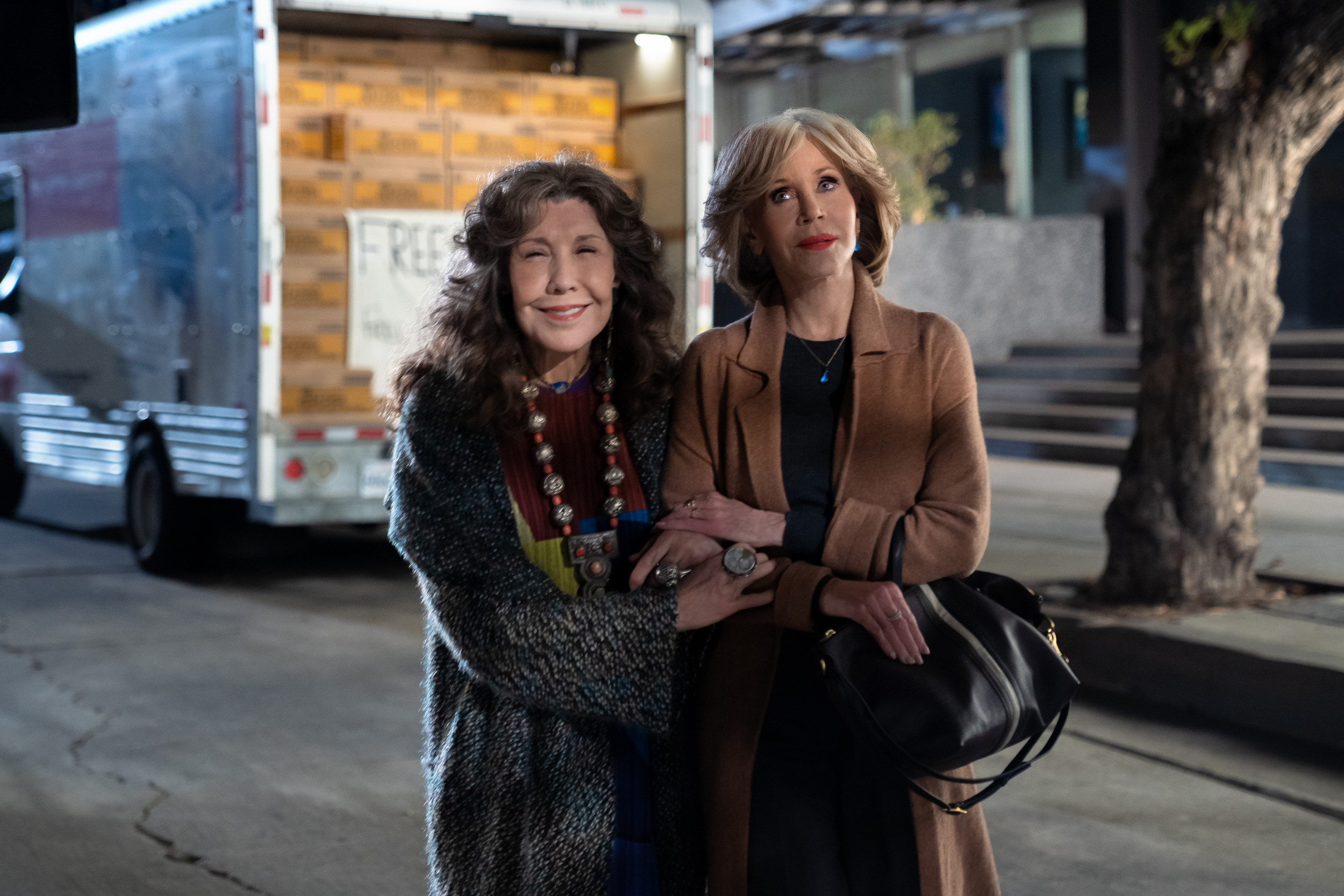 Grace and Frankie, Netflix, Ageless comedy, Talented cast, 2500x1670 HD Desktop