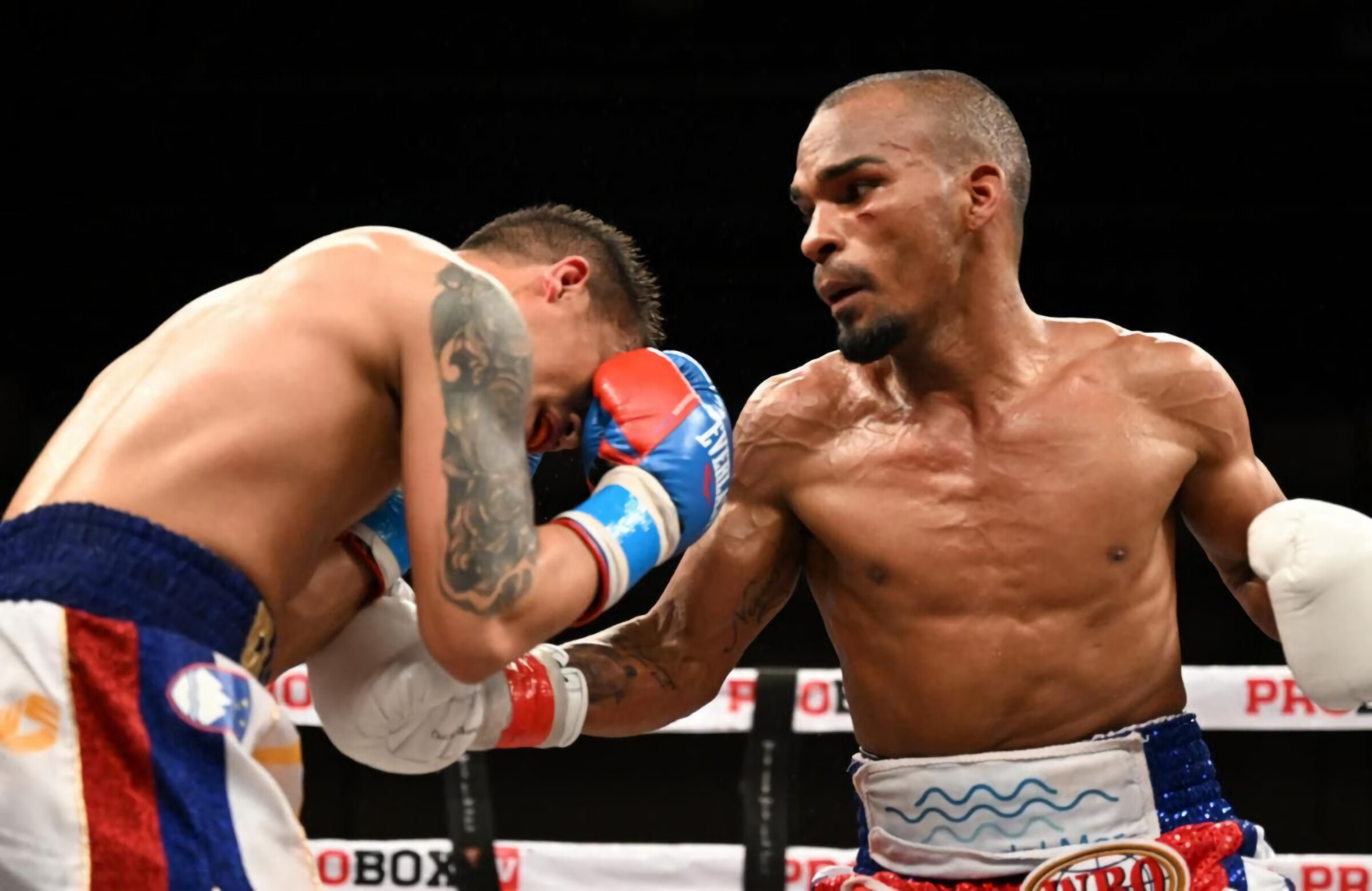 Jonathan Gonzalez, Boxing legend, Crowd's admiration, Boxing greatness, 2400x1560 HD Desktop