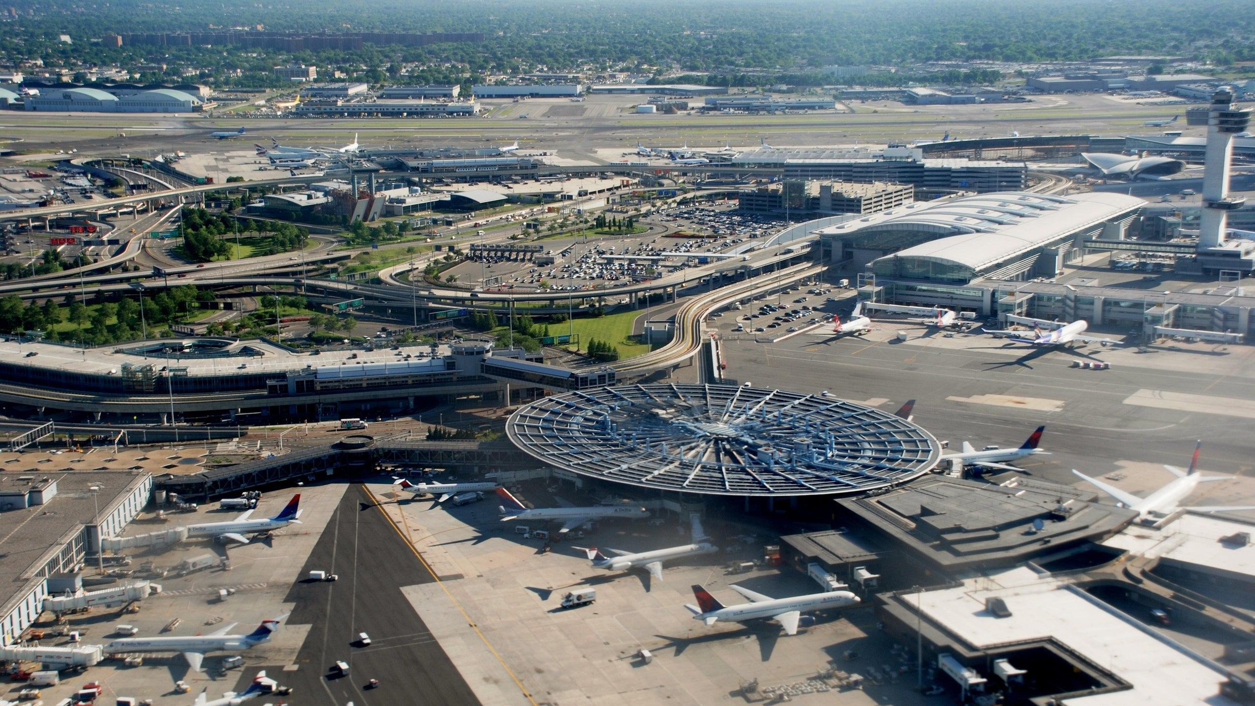 John F. Kennedy International Airport, Air travel hub, New York gateway, Seamless passenger experience, 2560x1440 HD Desktop