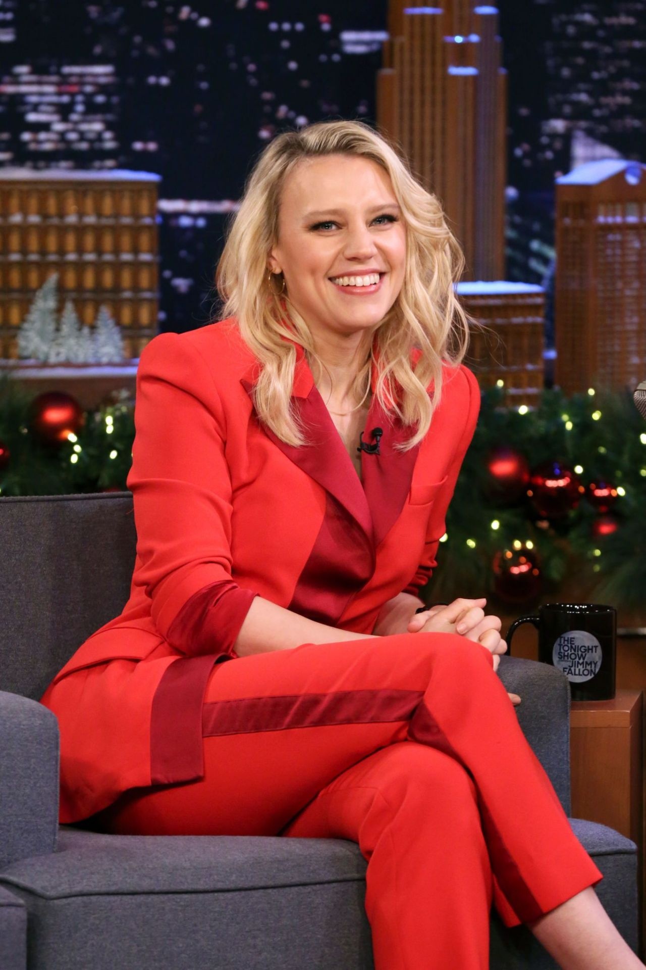 Adoring Kate McKinnon, Tonight Show, 1280x1920 HD Phone