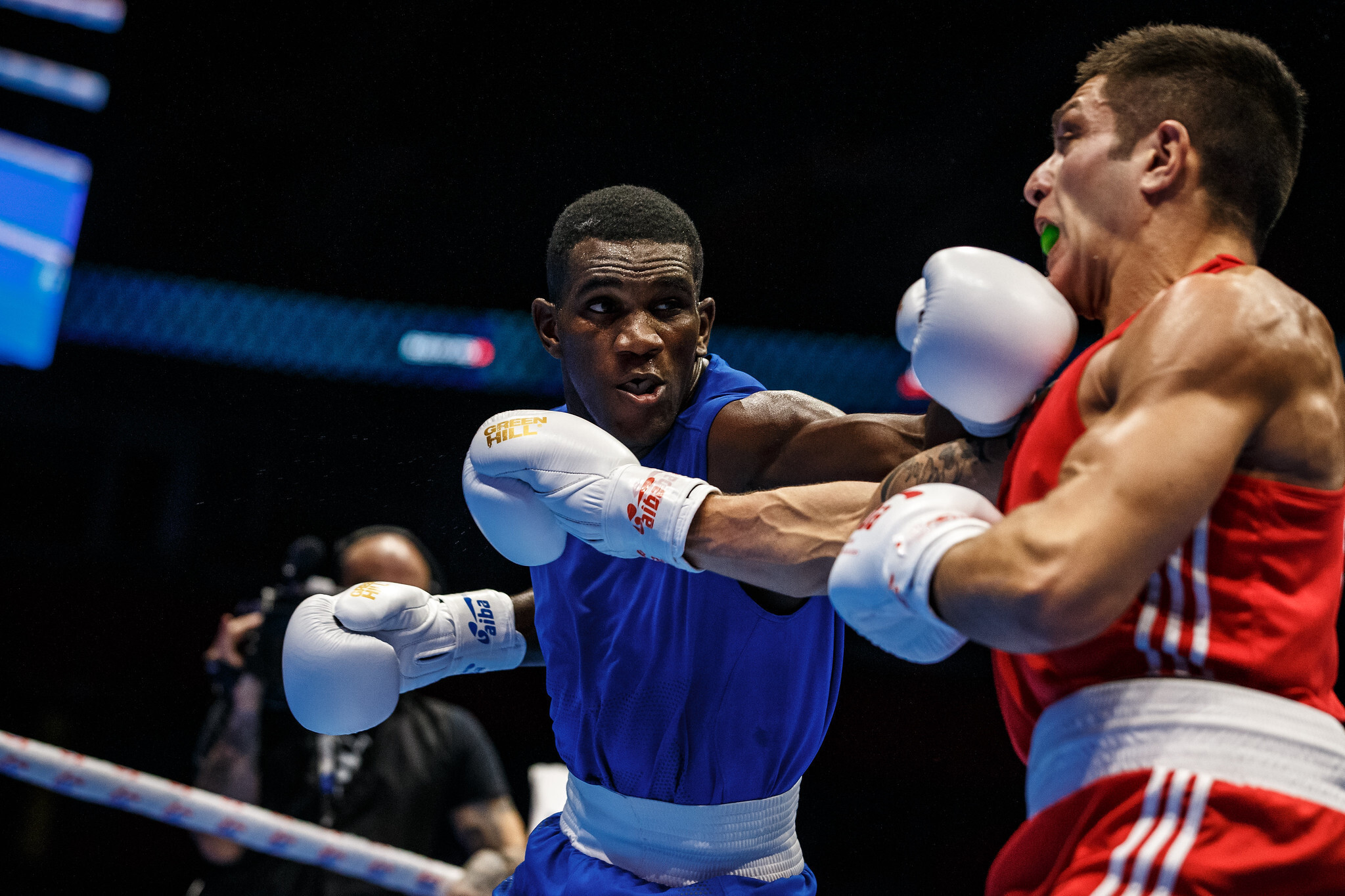 Yoenlis Hernandez, Rising boxing star, Professional competitions, Knockout potential, 2050x1370 HD Desktop