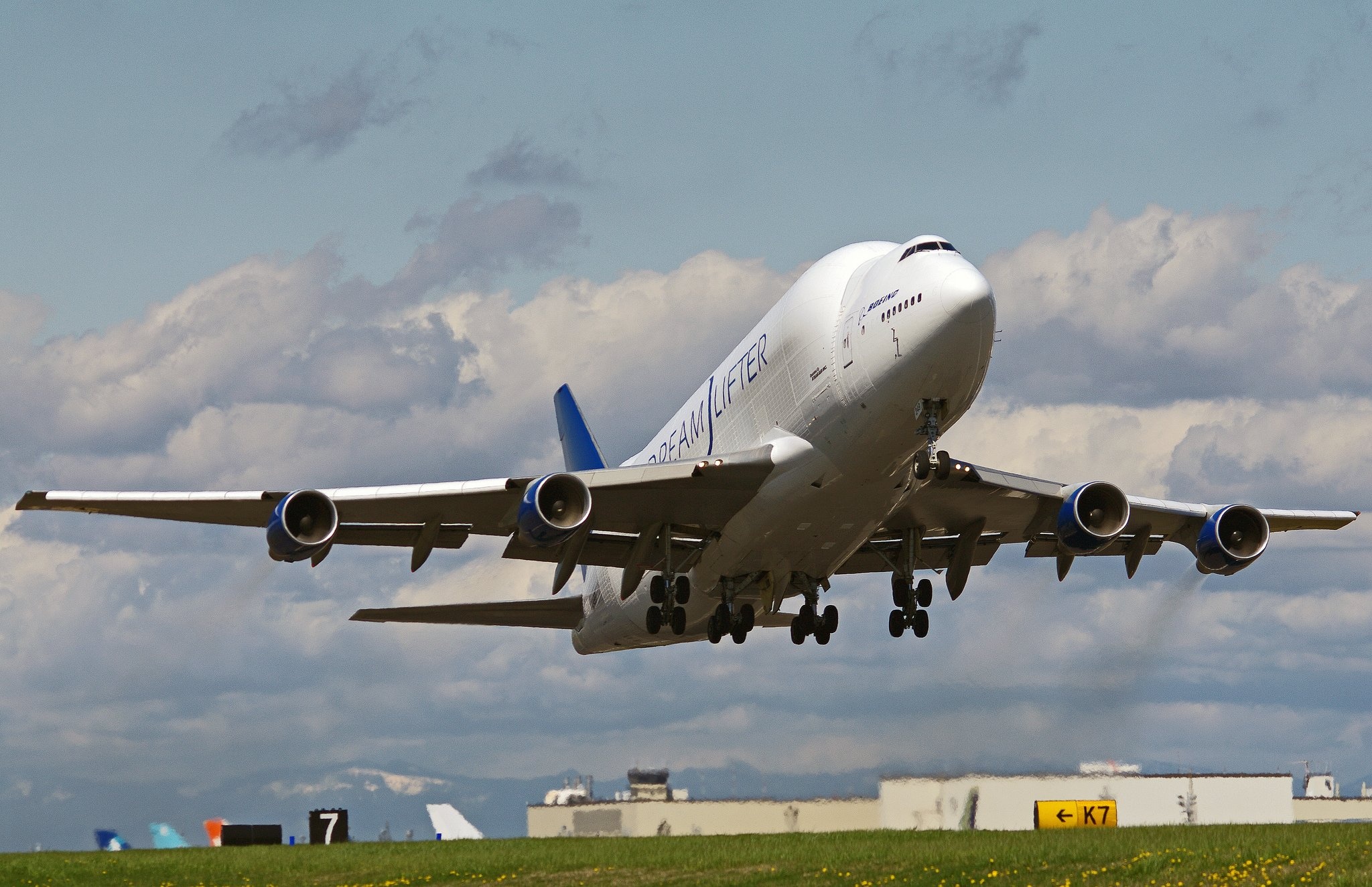 Boeing Dreamlifter, Boeing B747-409LCF, Airliner cargo transport, Sky transport wallpaper, 2050x1330 HD Desktop