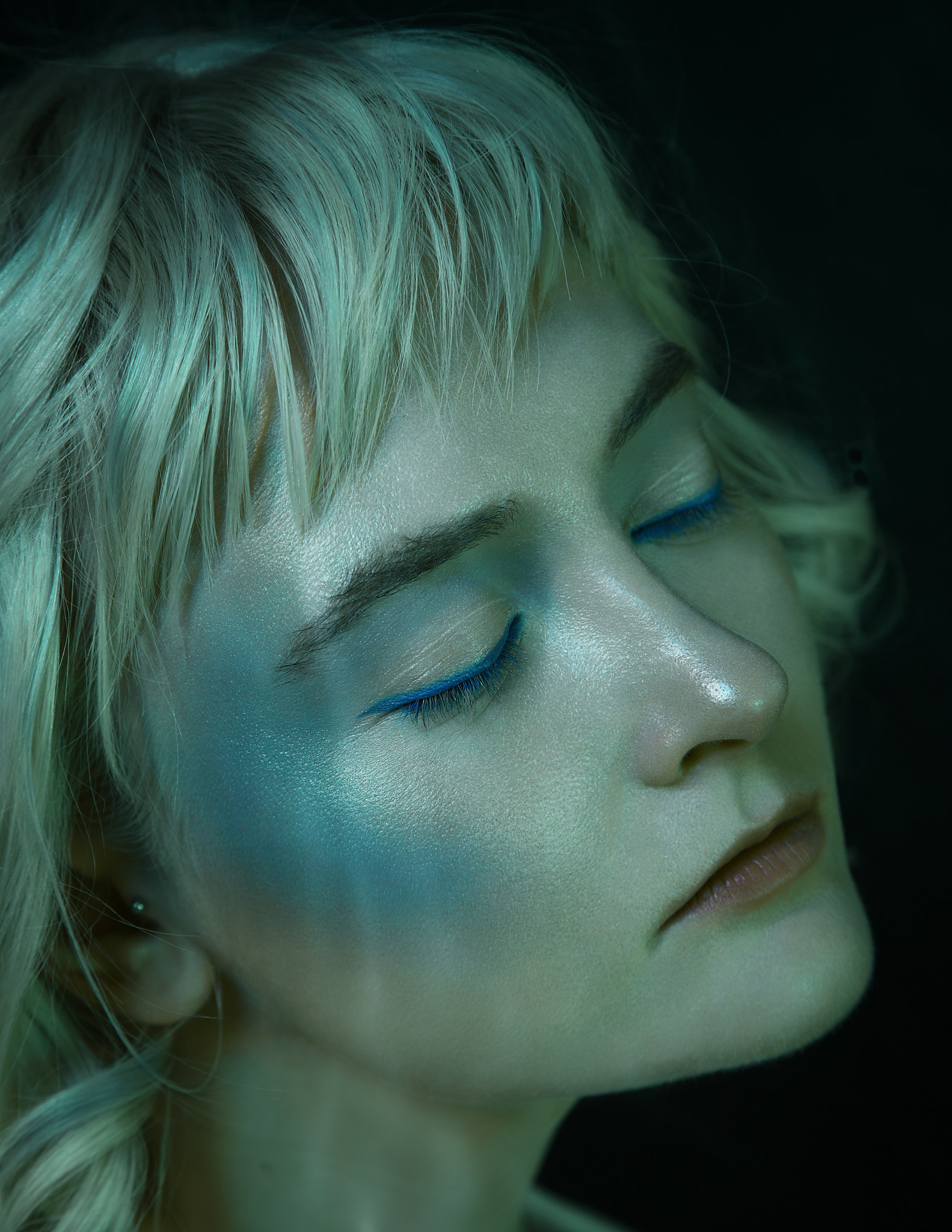 Closed eyes makeup, Face portrait, Model beauty, 1590x2050 HD Phone