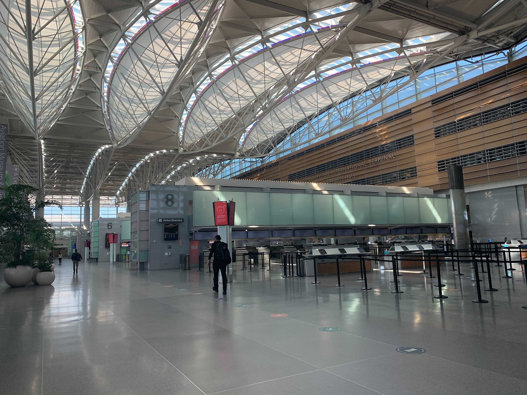 San Francisco International Airport, Quiet remains, National holiday surge, 2050x1540 HD Desktop