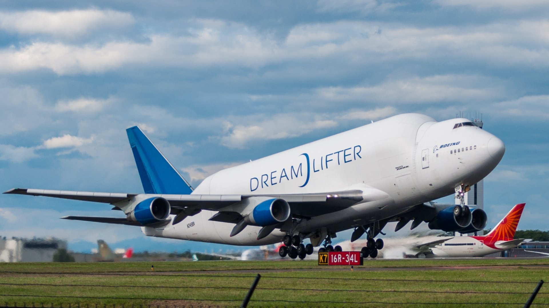 Boeing Dreamlifter, Air cargo transport, Travel logistics, Aviation marvel, 1920x1080 Full HD Desktop