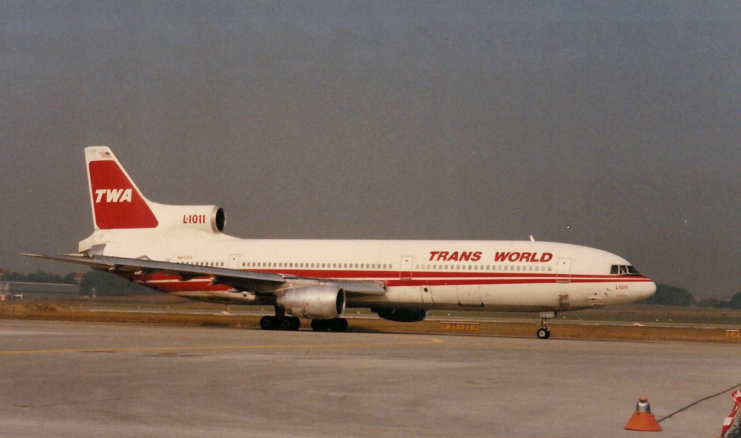 Lockheed L-1011, Timeless legend, Aviation icon, Supreme power, 2370x1400 HD Desktop