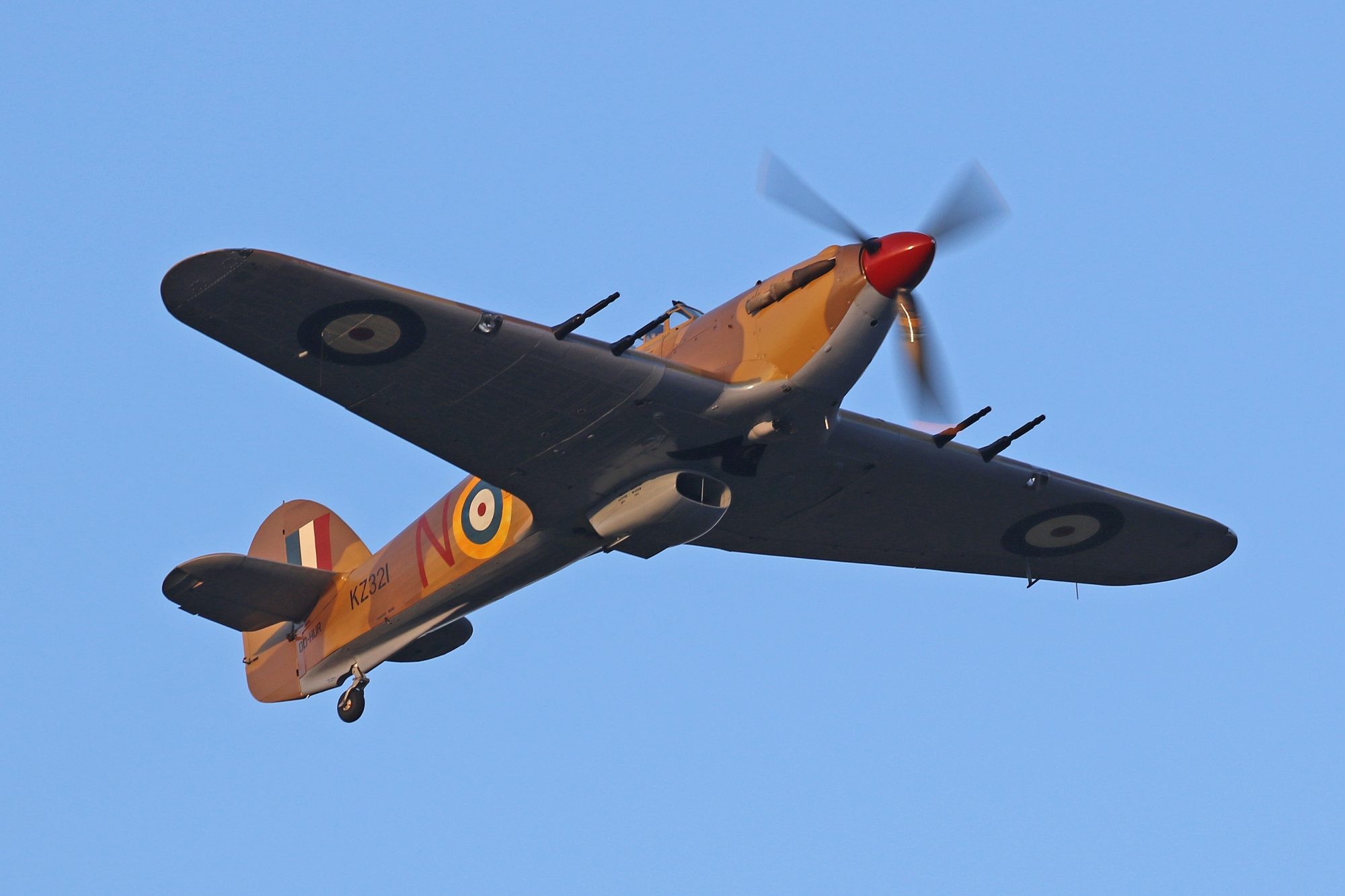 Le Hawker Hurricane Mk IV KZ321 revole en Belgique ! L'Echarpe Blanche 2000x1340