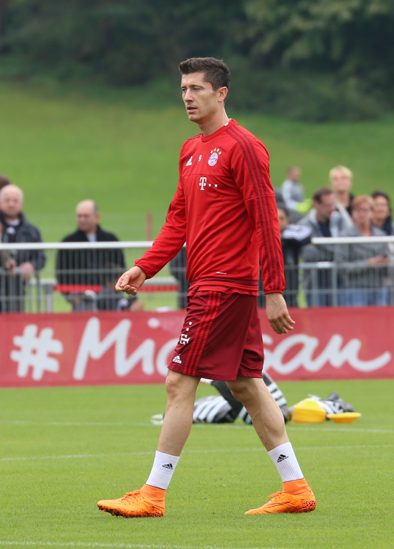 Robert Lewandowski, Sports HQ, Robert Lewandowski pictures, 4K wallpapers, 1660x2310 HD Phone