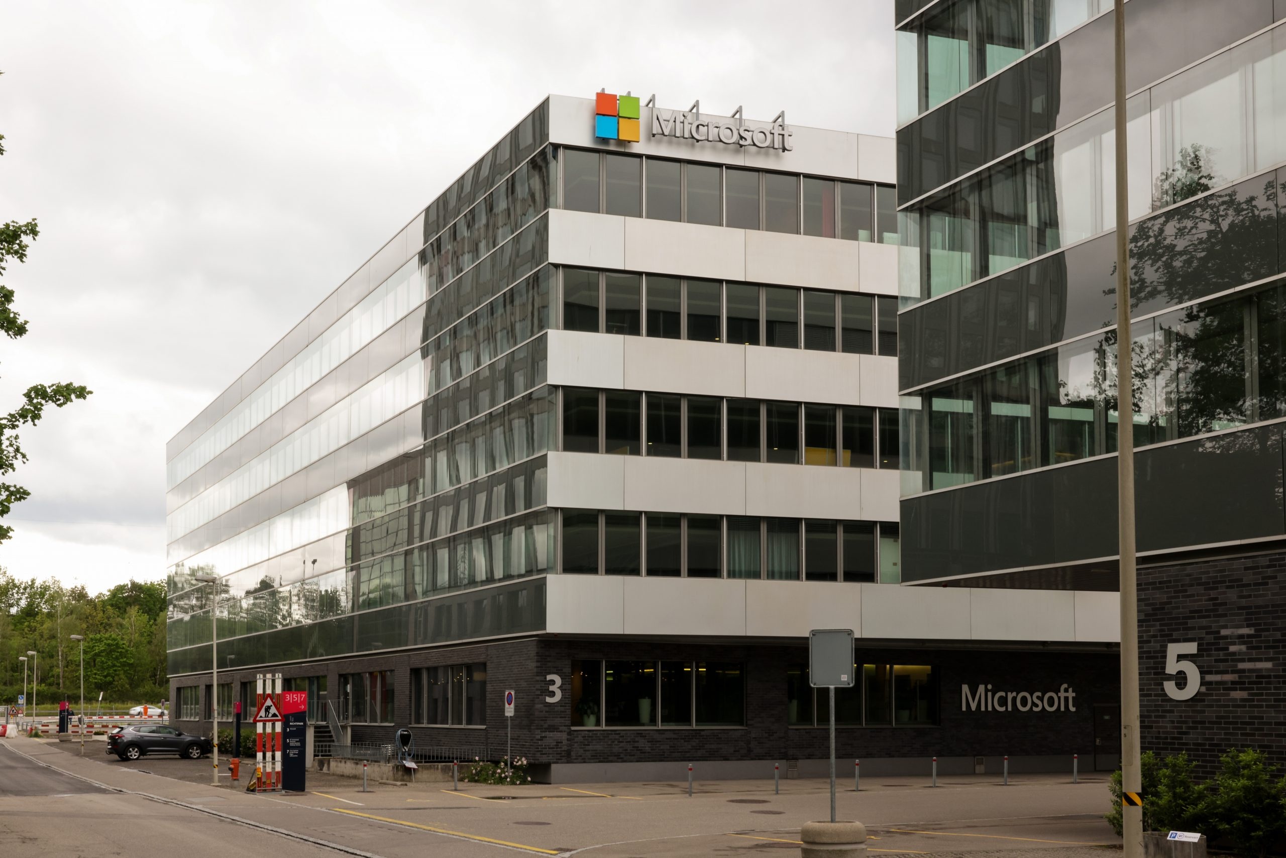 Microsoft, Moving, Switzerland, Newsroom, 2560x1710 HD Desktop