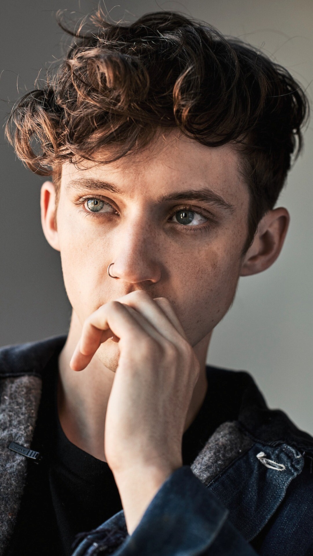 Troye Sivan, Social media popularity, Interactive fandom, Save-worthy, 1090x1920 HD Phone