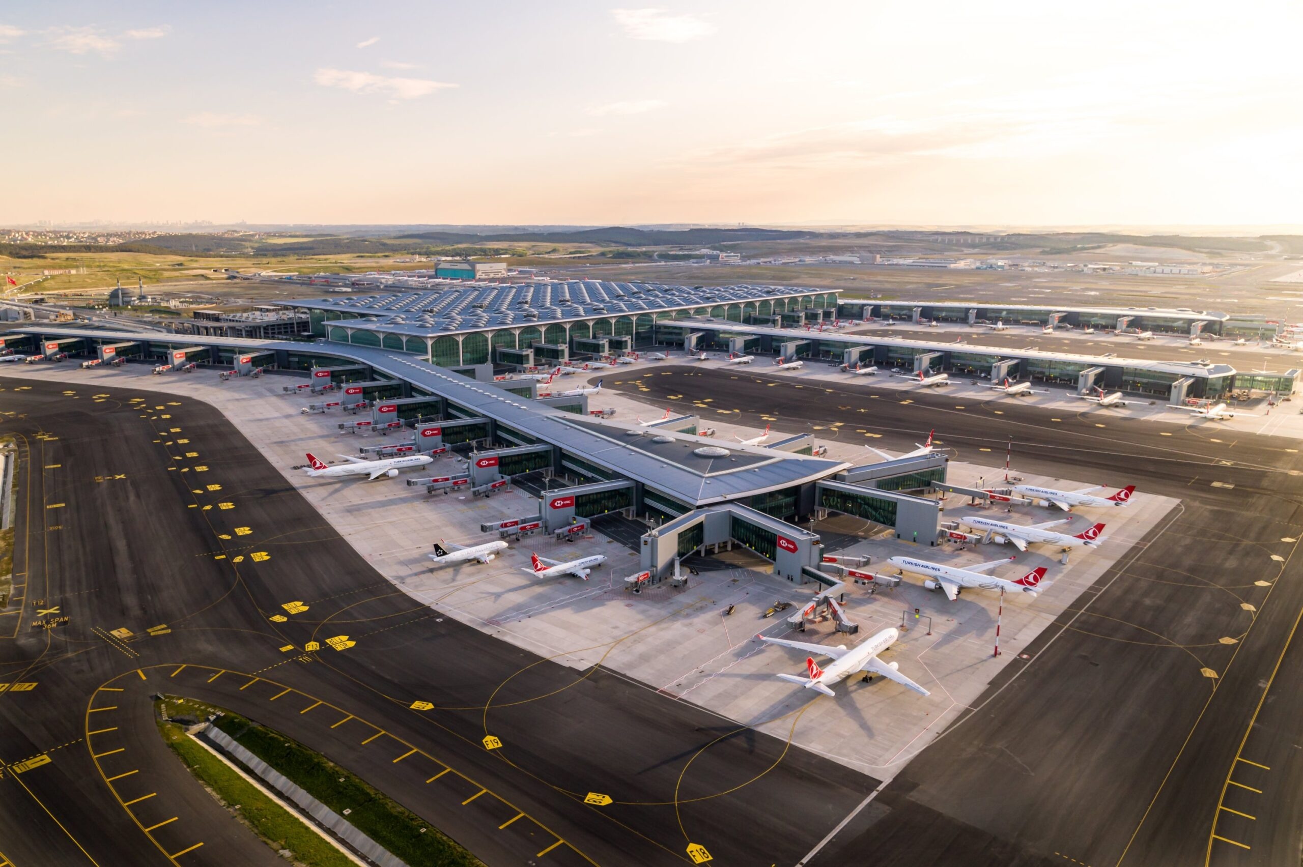 Istanbul Airport, Turkish Airlines Wallpaper, 2560x1710 HD Desktop