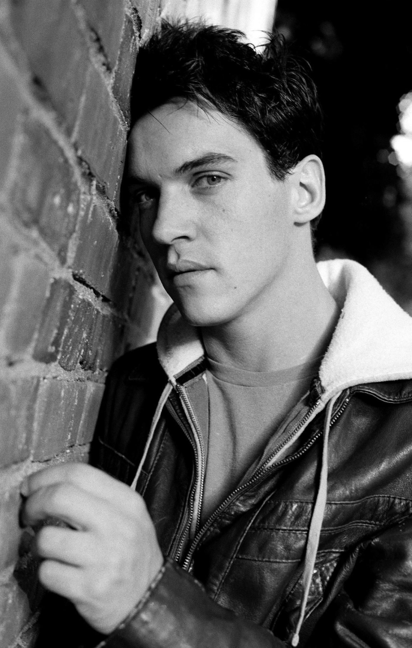 Jonathan Rhys Meyers, Jonathan Rhys Meyers in Bend It Like Beckham, 1390x2180 HD Phone