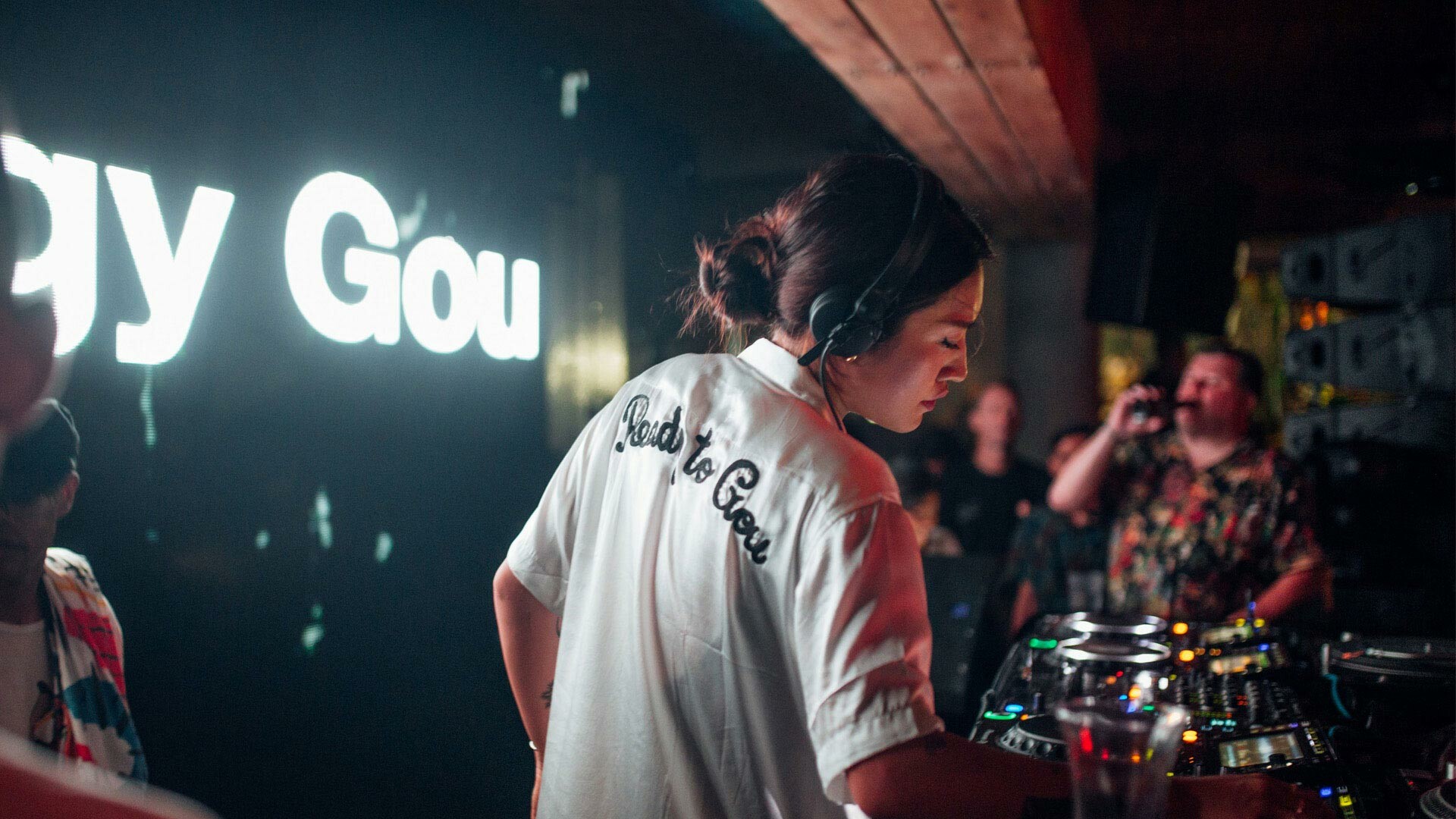 Live-set, Peggy Gou Wallpaper, 1920x1080 Full HD Desktop