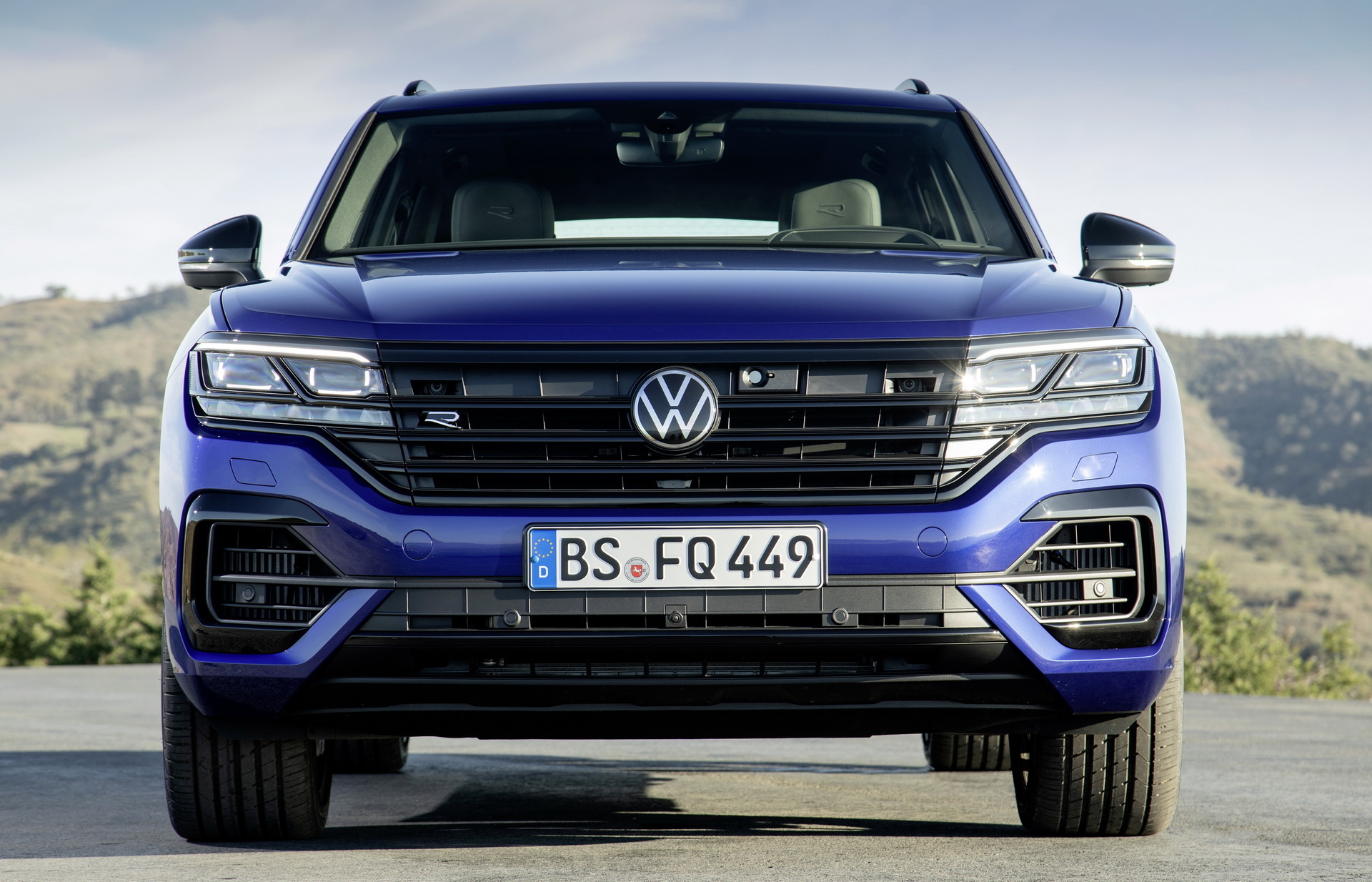 Volkswagen Touareg, R hybrid super SUV, 1920x1240 HD Desktop